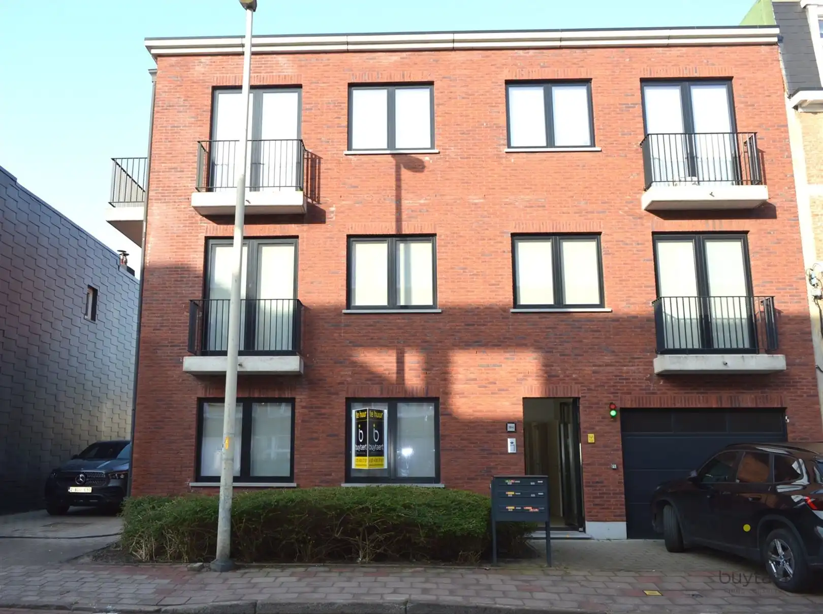 Gelijkvloers appartement met tuin te Deurne. foto 3