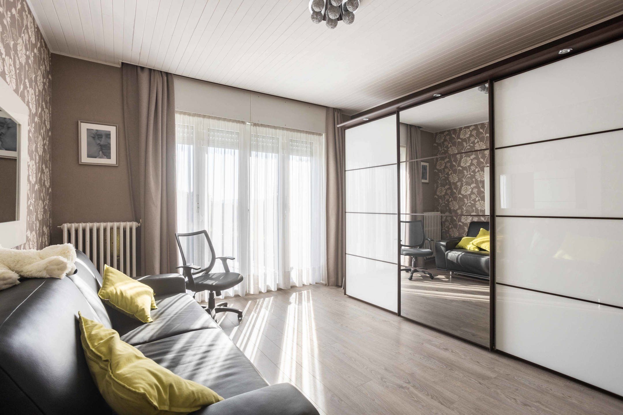 Unieke burgerwoning met tuin en perceel bouwgrond met garage foto 24