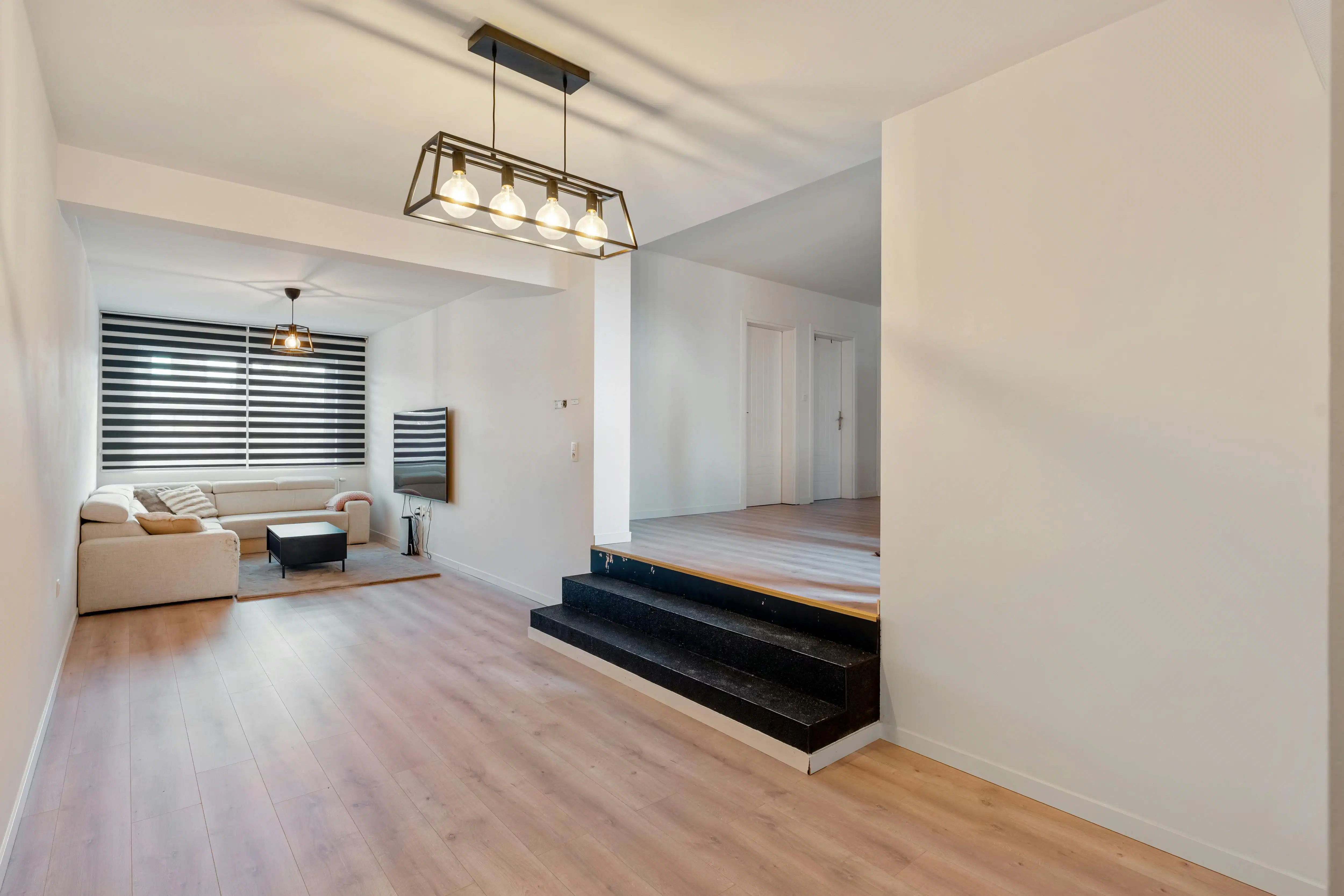 Rendabele opbrengsteigendom met handelspand, magazijn, woonst en 2 appartementen in Genk foto 2