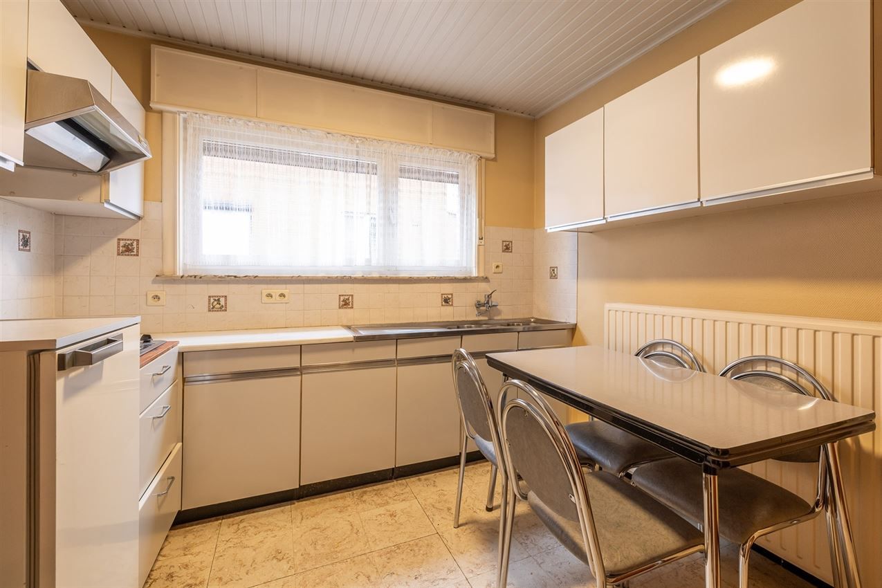 Te renoveren woning met 4 slk. in het hart van Averbode foto 9