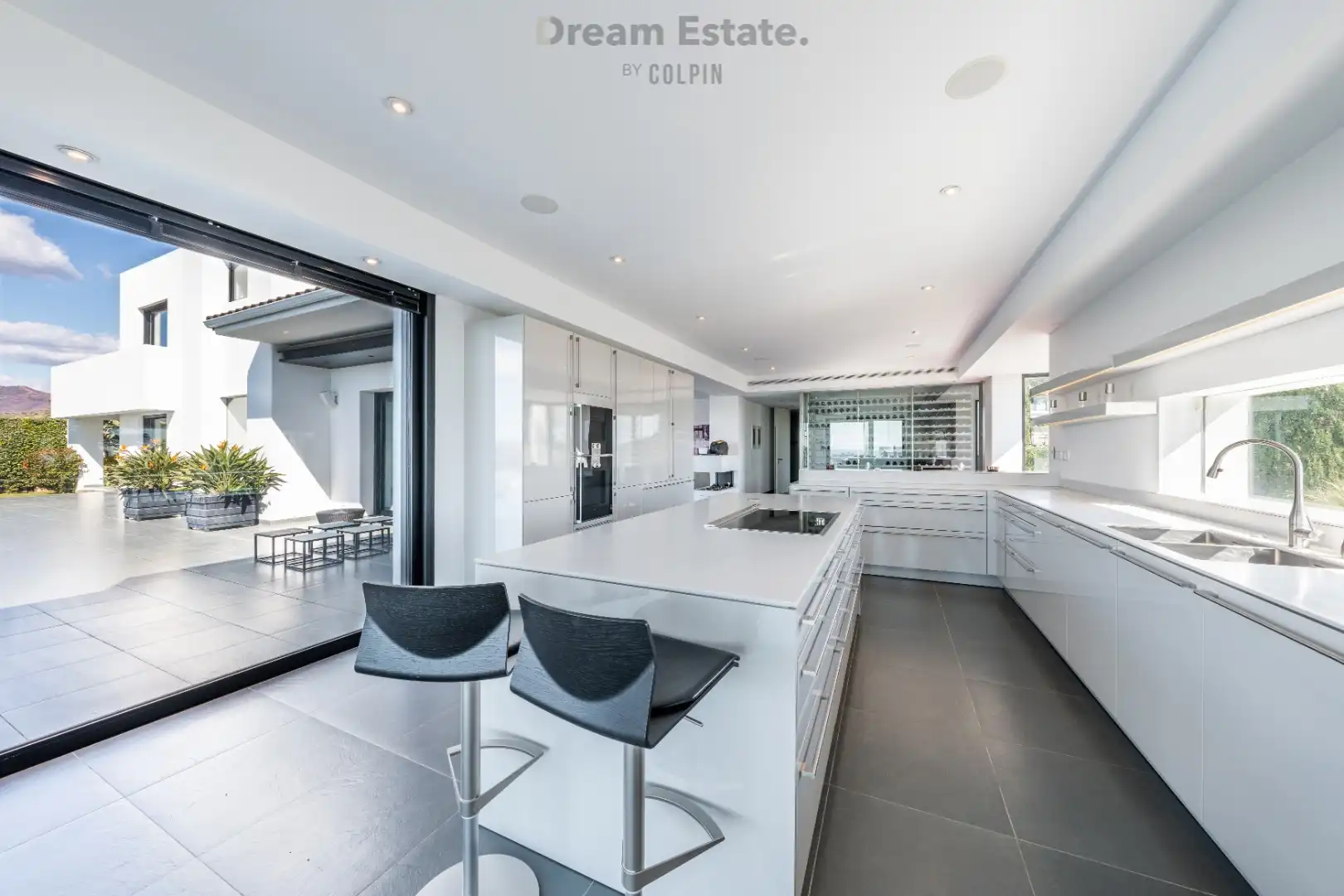 Prachtige villa met panoramisch uitzicht op zee te Los Flamingos Golf Resort, Benahavis. foto 5