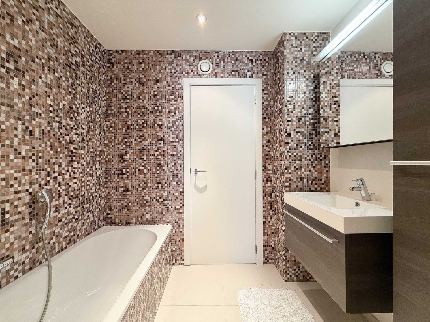 Ruim appartement van 163m² met 11 m² façade in de Dumortierlaan. foto 20