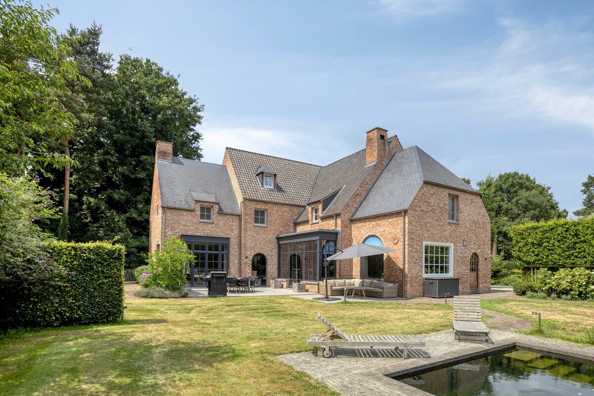 Exclusieve villa met oa 5 slaapkamers en verwarmde zwemvijver  op 2.070 m². foto 34