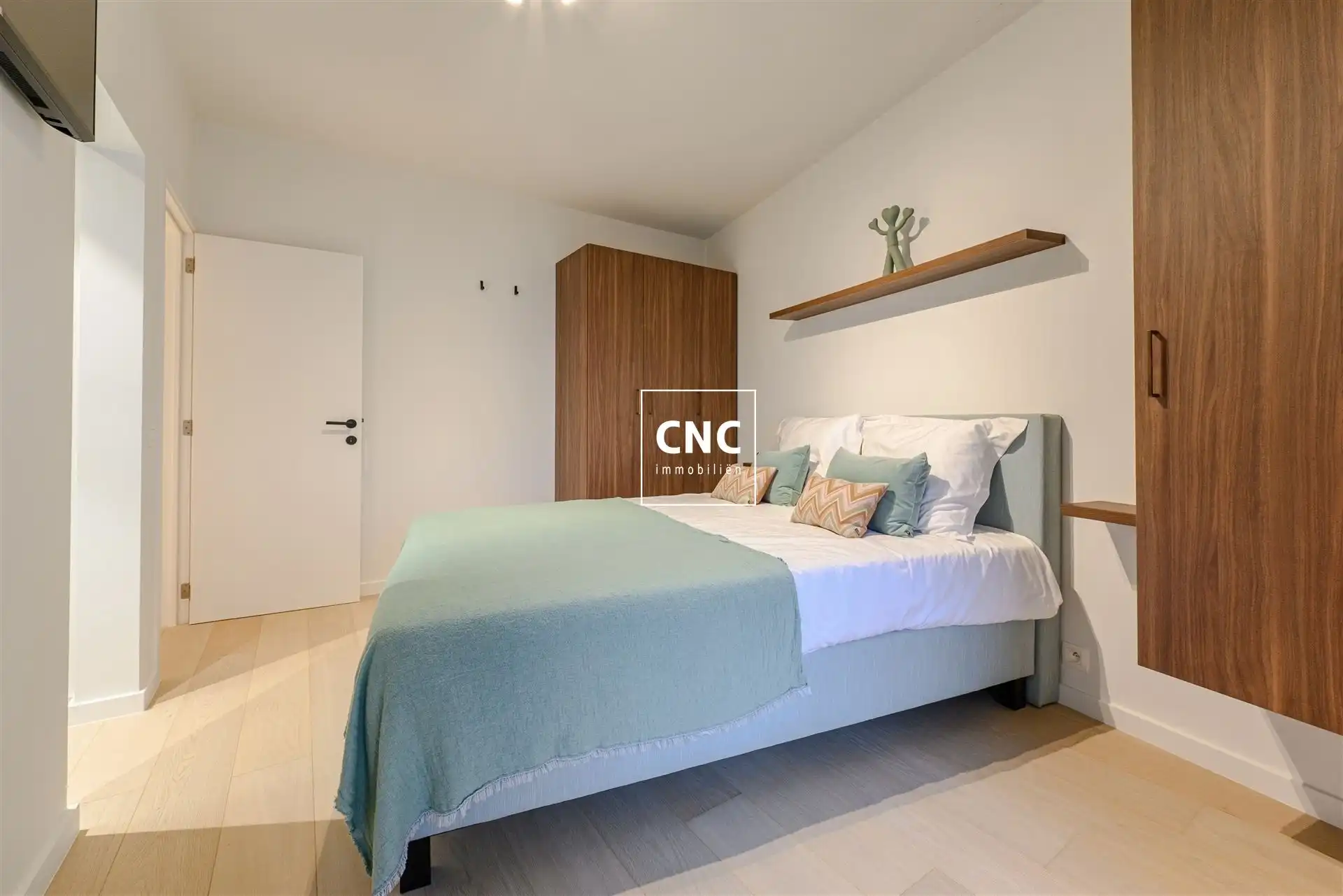 Stijlvol gerenoveerd appartement - open zicht op de villa’s foto 6