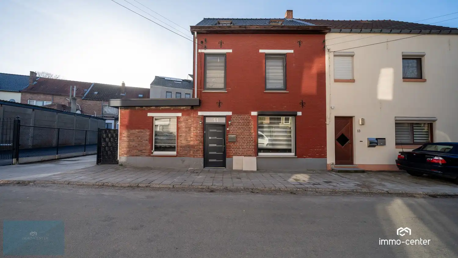 🏡 Gerenoveerde gezinswoning met tuin in Genk – EPC.   C foto {{pictureIndex}}