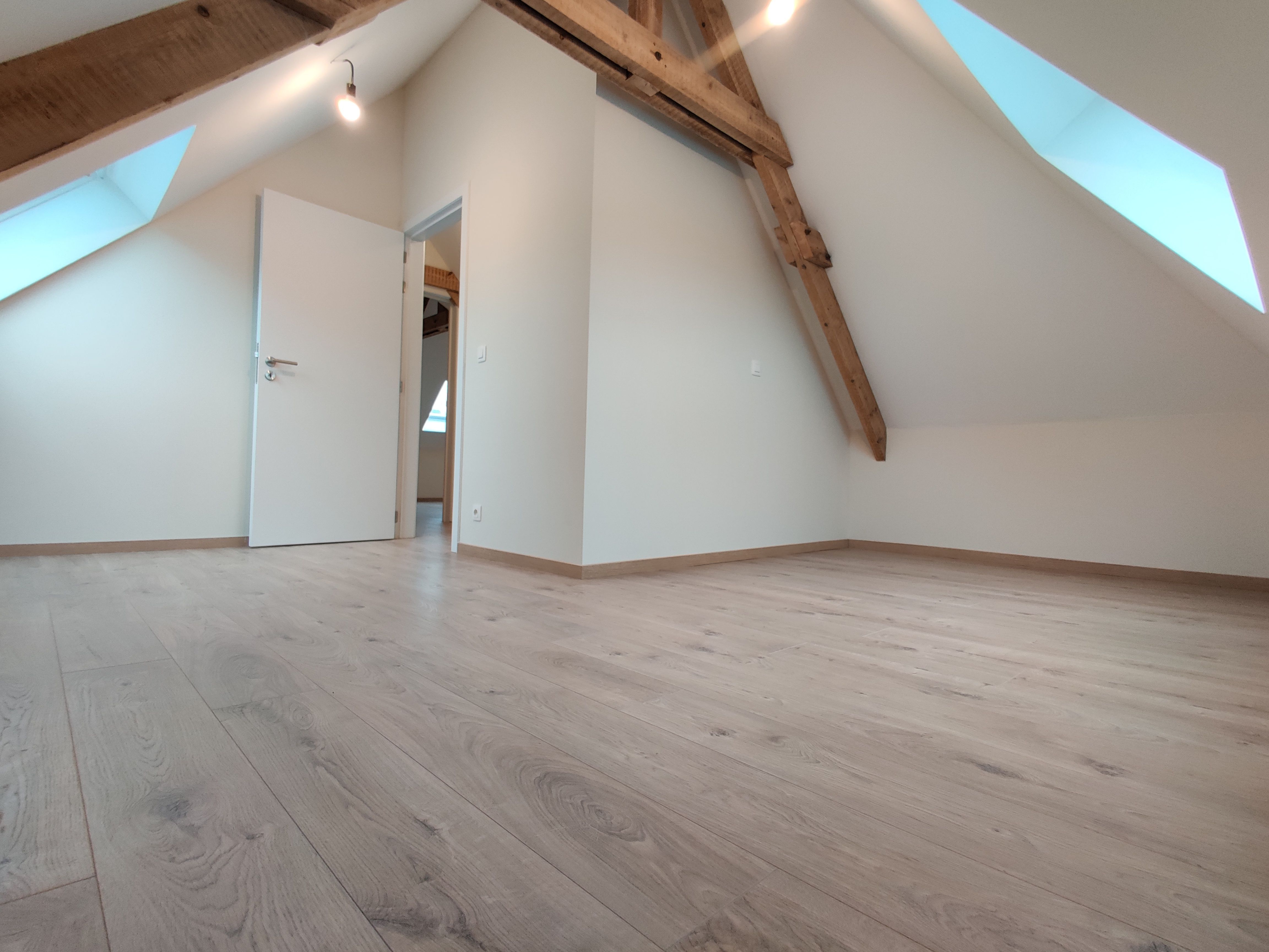 Volledig gerenoveerd appartement (duplex) te huur met 4 slpks te Loppem! foto 8