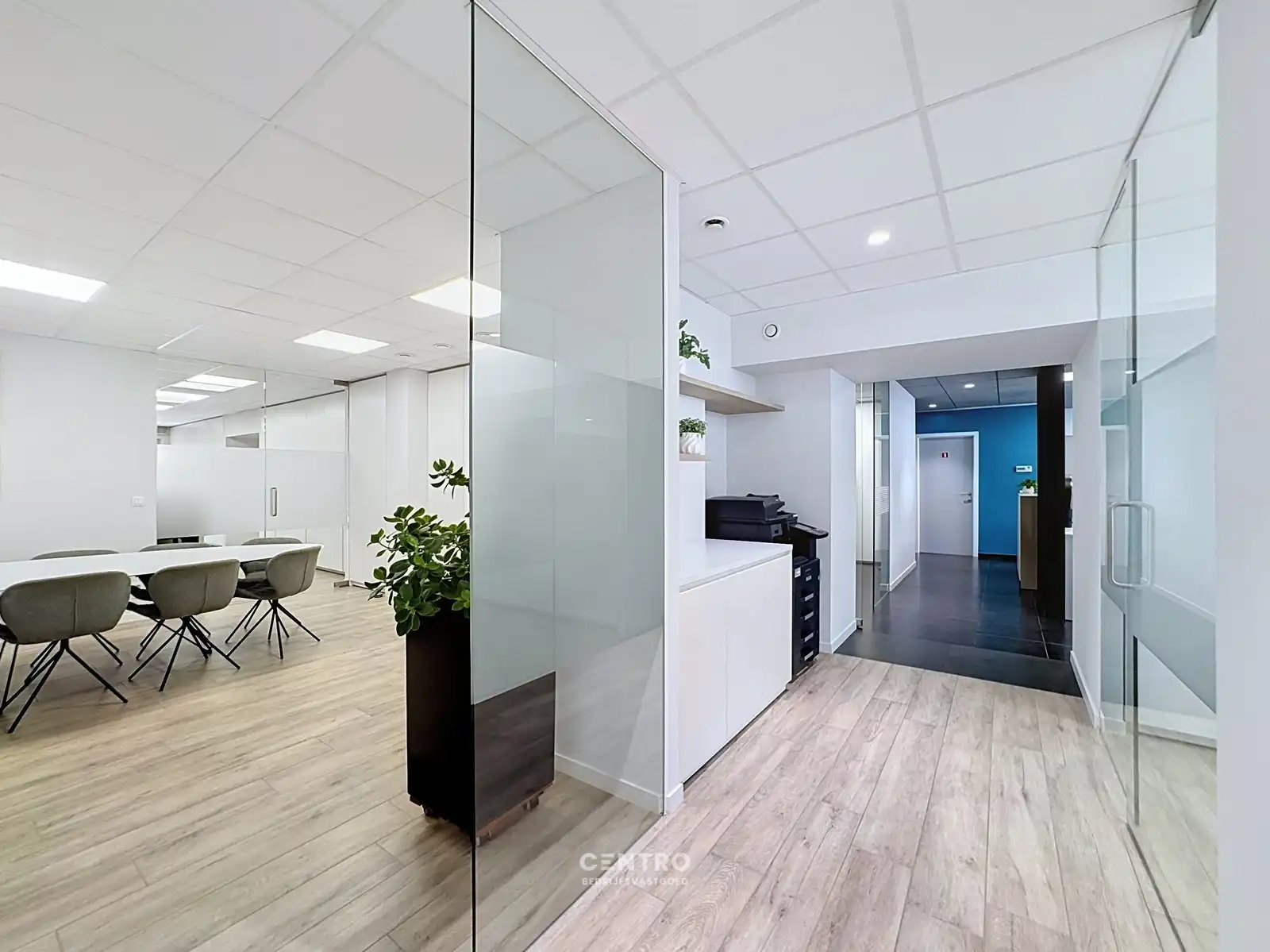 Prachtig afgewerkte kantoorruimte op interessante ligging! foto 7