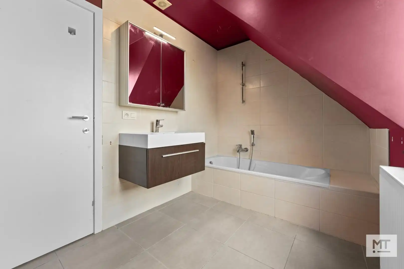 Ruim appartement (109 m²) met 2 slaapkamers en garage te koop in de dorpskern van Beselare foto 9
