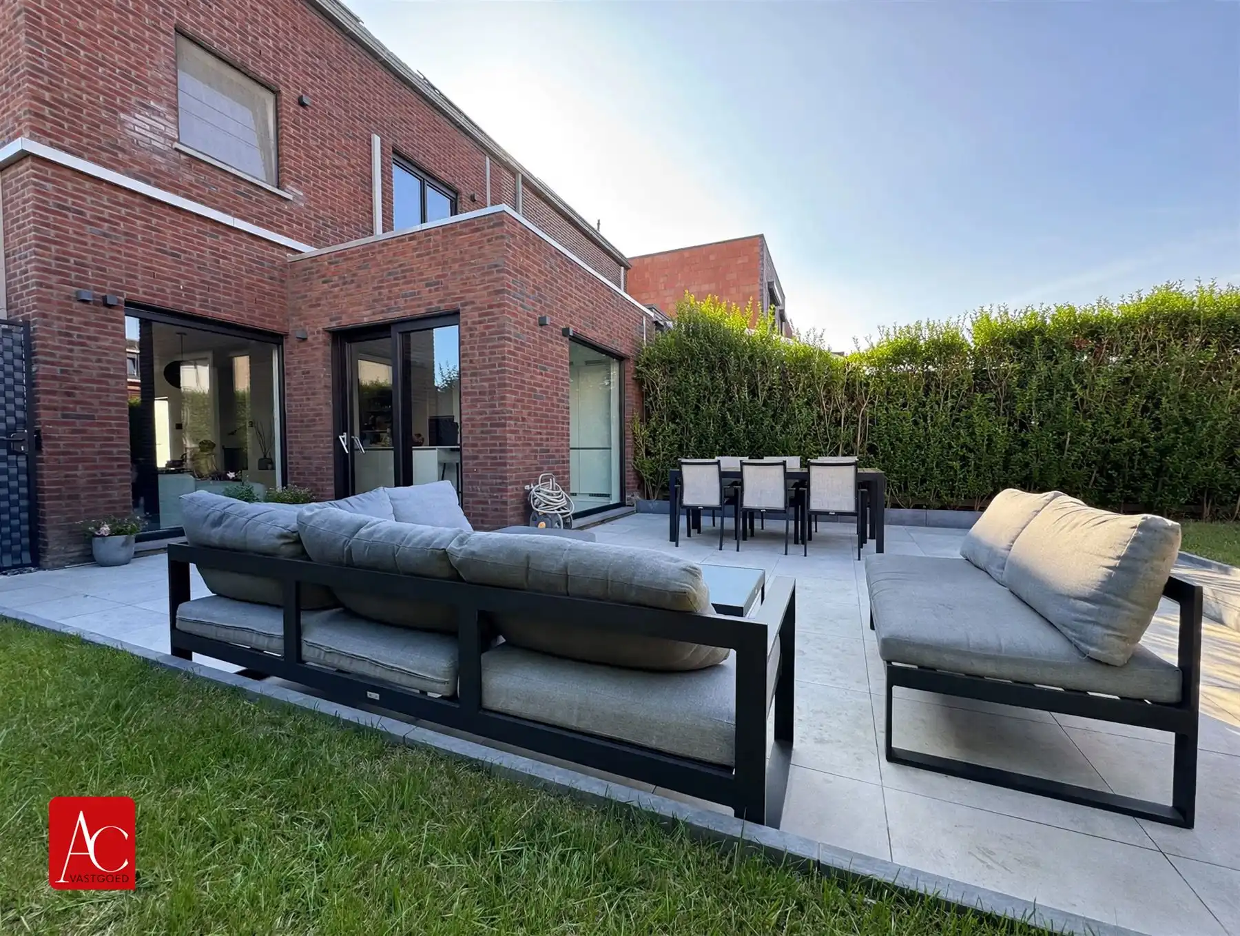 Ruime gezinswoning met 4 slaapkamers en garage foto 3