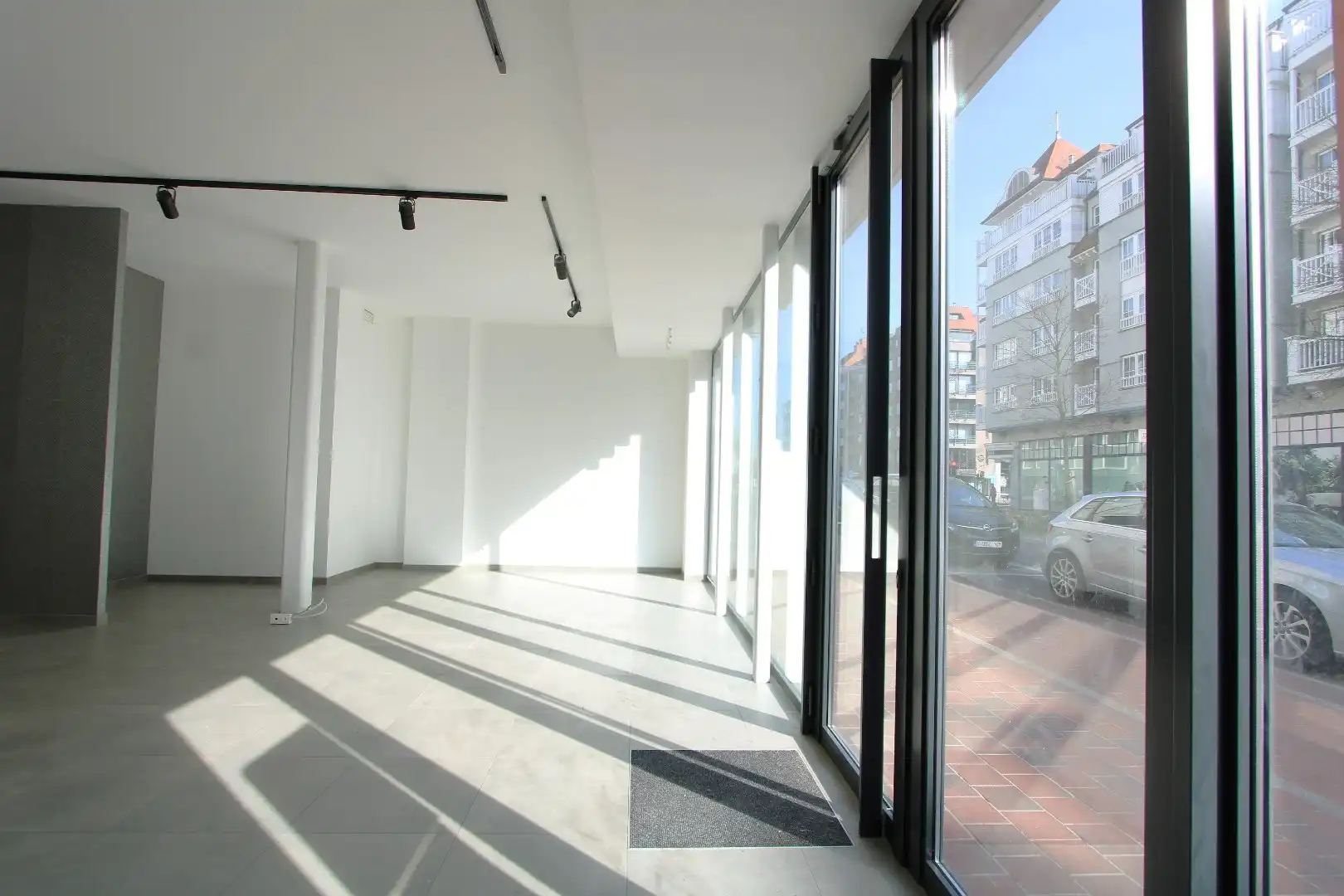 Verhuurd handelspand te koop op enkele stappen van de Lippenslaan  foto 8