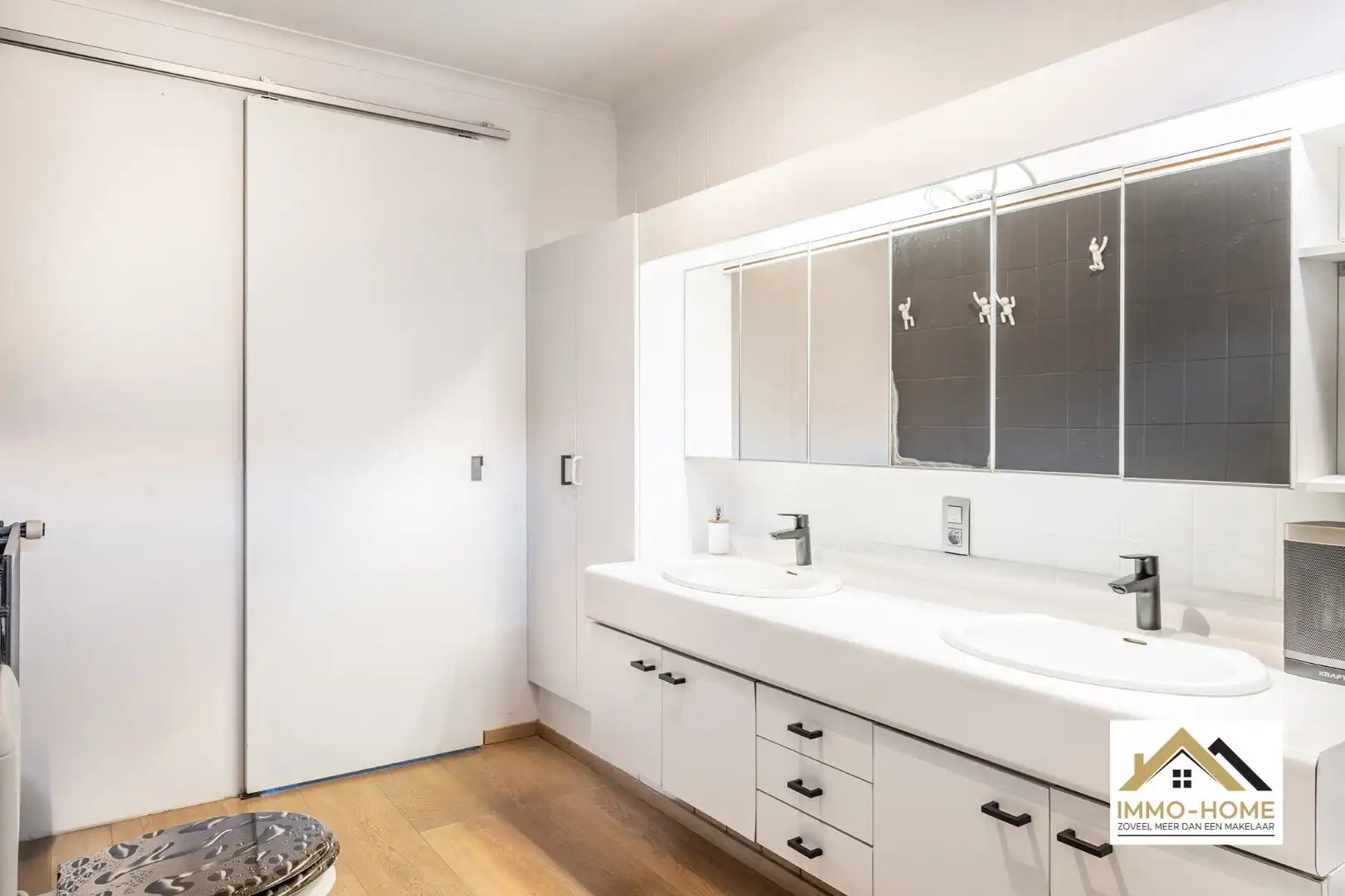 Zeer ruime gerenoveerde villa op prachtige ligging foto 19