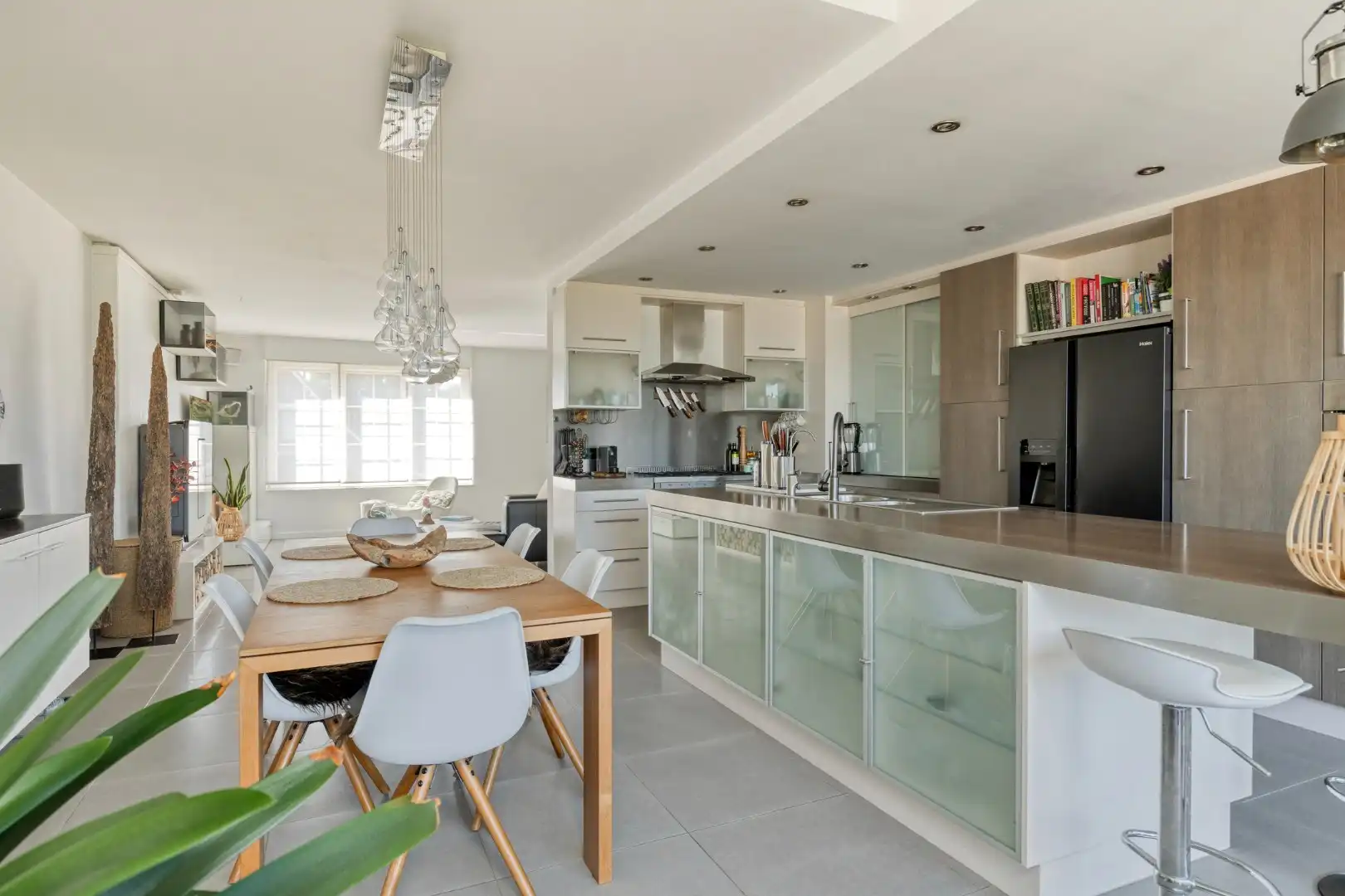 Mooie bel-etage woning van 234 m² bew.opp. op 344 m² grond. foto 8