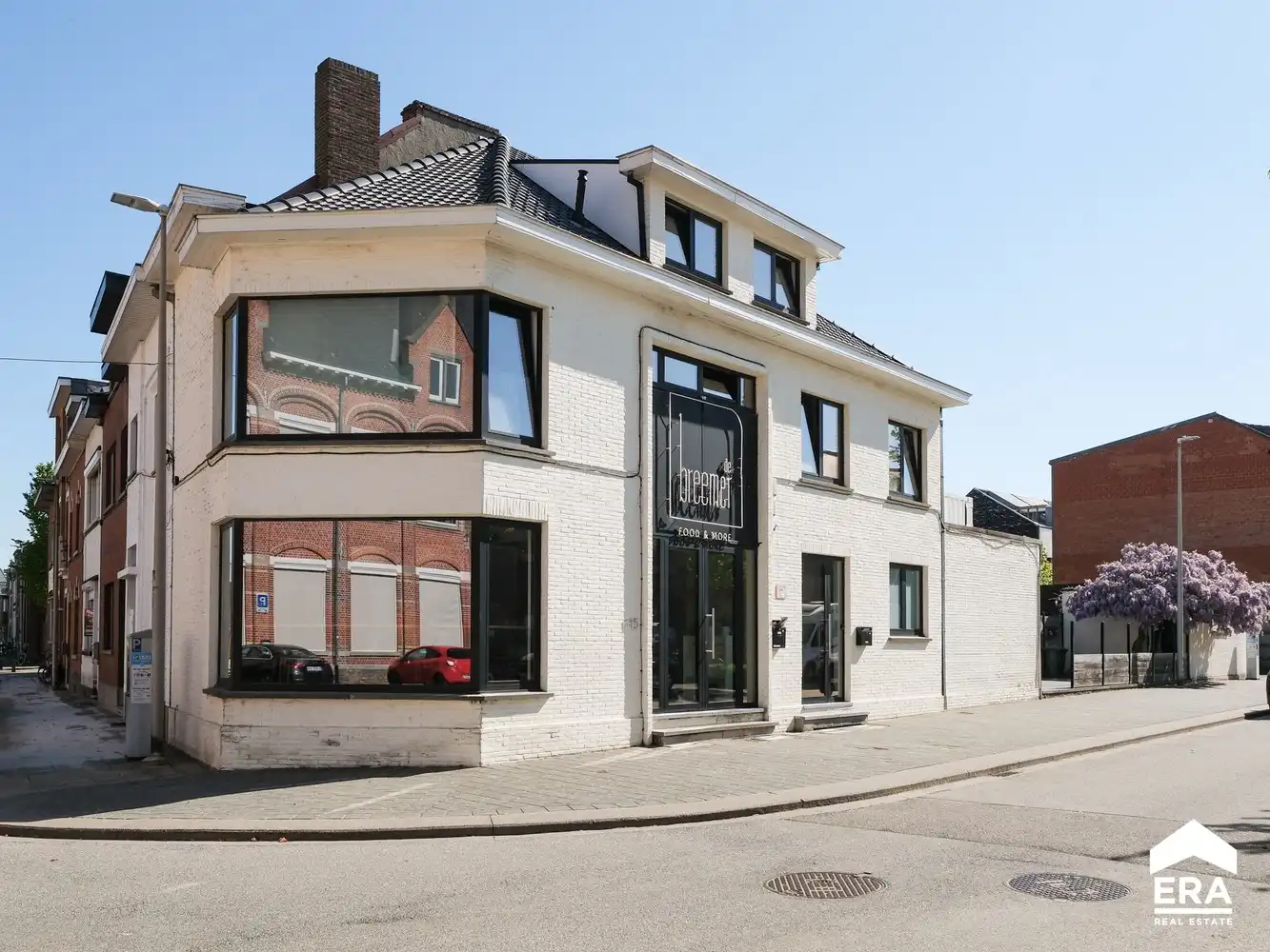 Woonhuis met handelsgedeelte foto {{pictureIndex}}