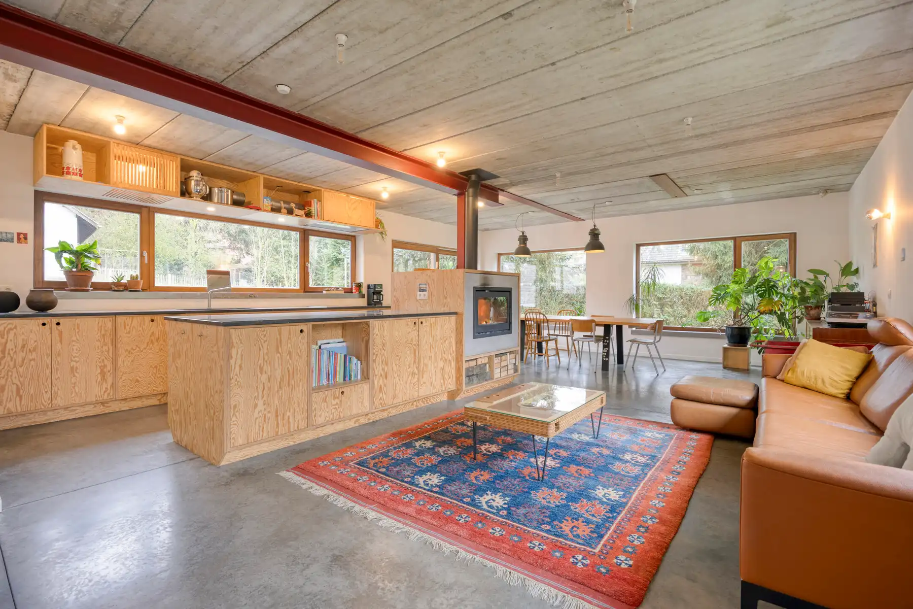 Ruime villa in een groene omgeving foto {{pictureIndex}}