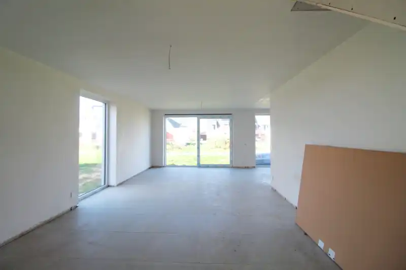 Ruime halfopen nieuwbouwwoning te Roeselare foto 2