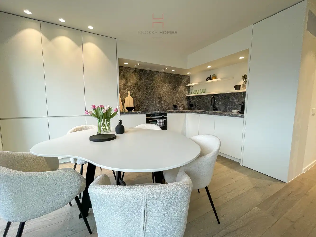 Volledig gerenoveerd penthouse in nabijheid van de zeedijk met schitterende terrassen foto 4