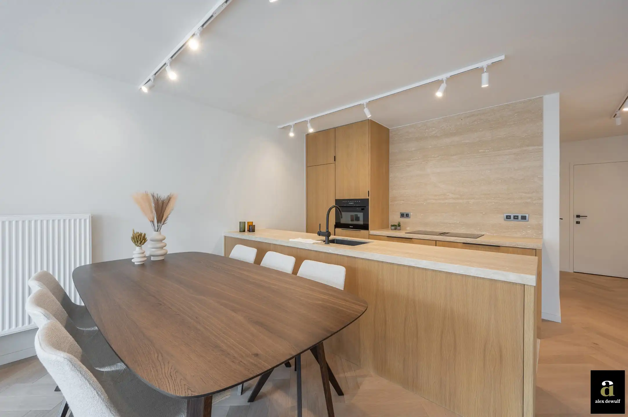 Prachtig gerenoveerd appartement met terras aan de Lippenslaan. foto 4