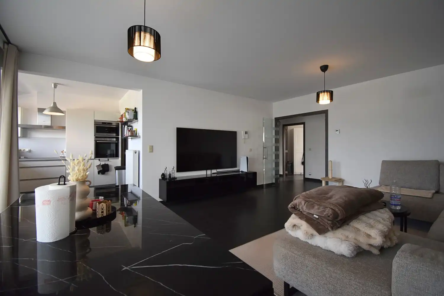 Modern appartement met 2 slaapkamers en garage foto 3