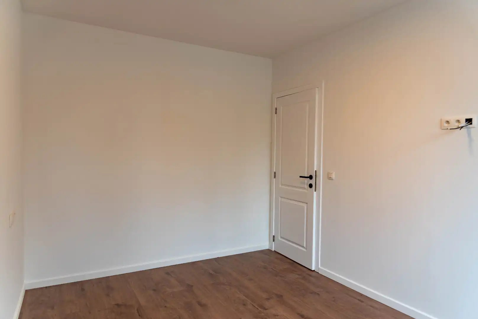 Vernieuwde duplex met 3 slaapkamers in Zwijndrecht foto 12