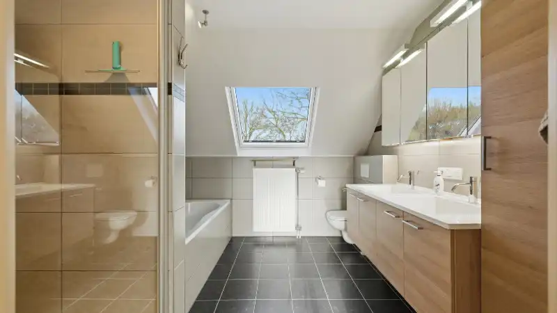 Villa van 209m² met 4 slaapkamers en zeer mooie tuin op 17 are foto 11