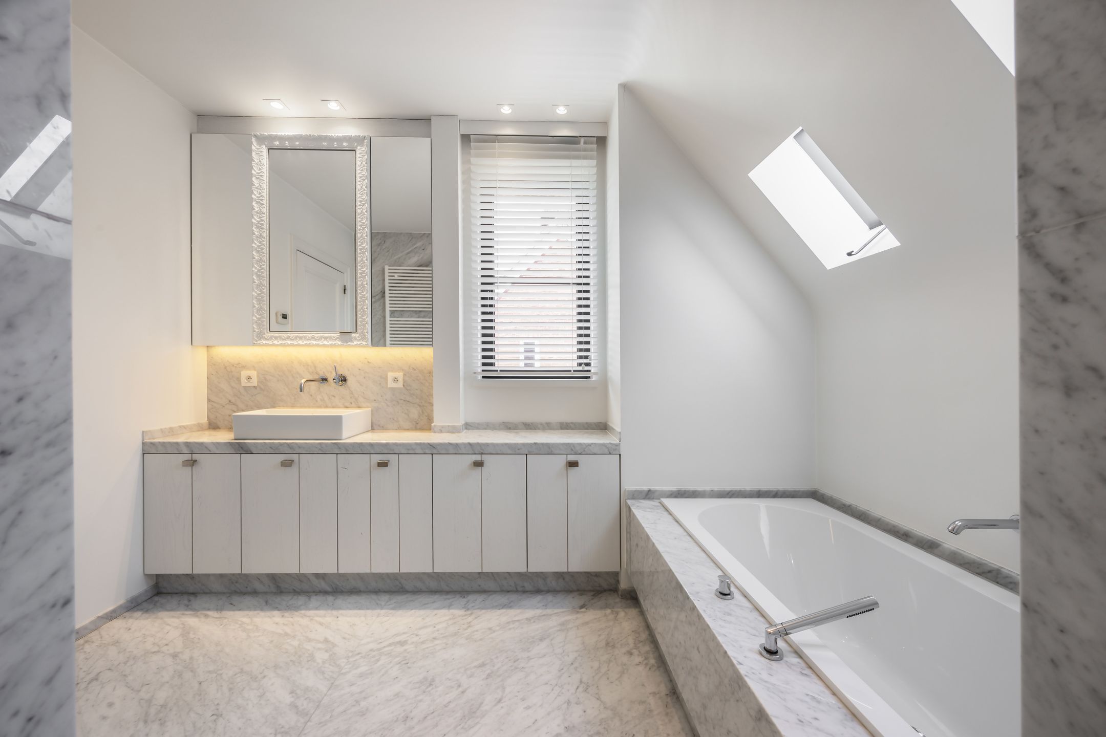 Luxe afgewerkte penthouse met groot zonneterras foto 26