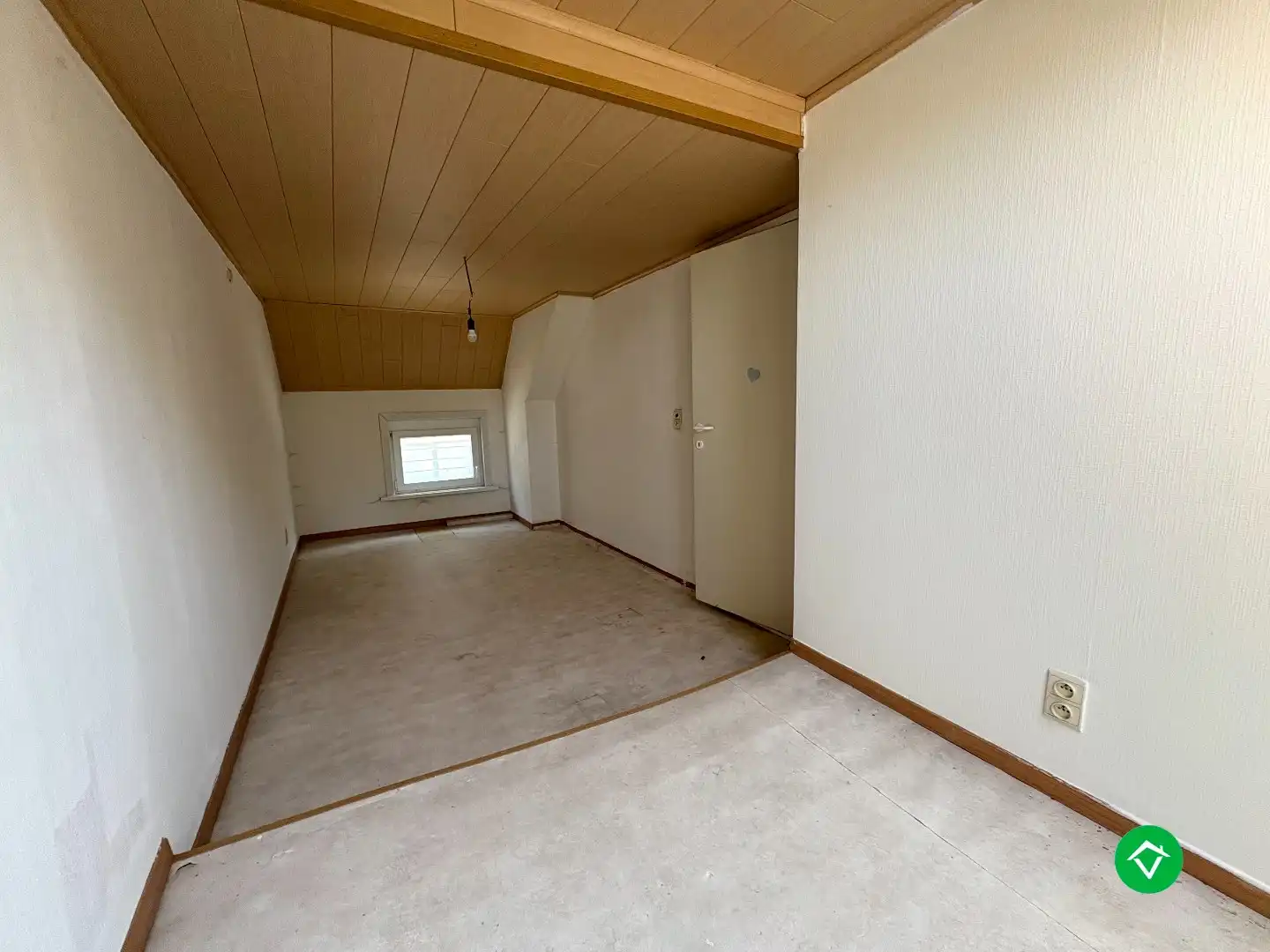 Woning met veel potentieel op een ruim perceel in het centrum van Koekelare foto 8