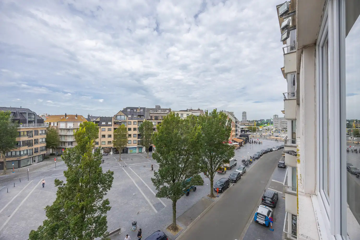 Gerenoveerd twee slaapkamer appartement met open zicht foto 9