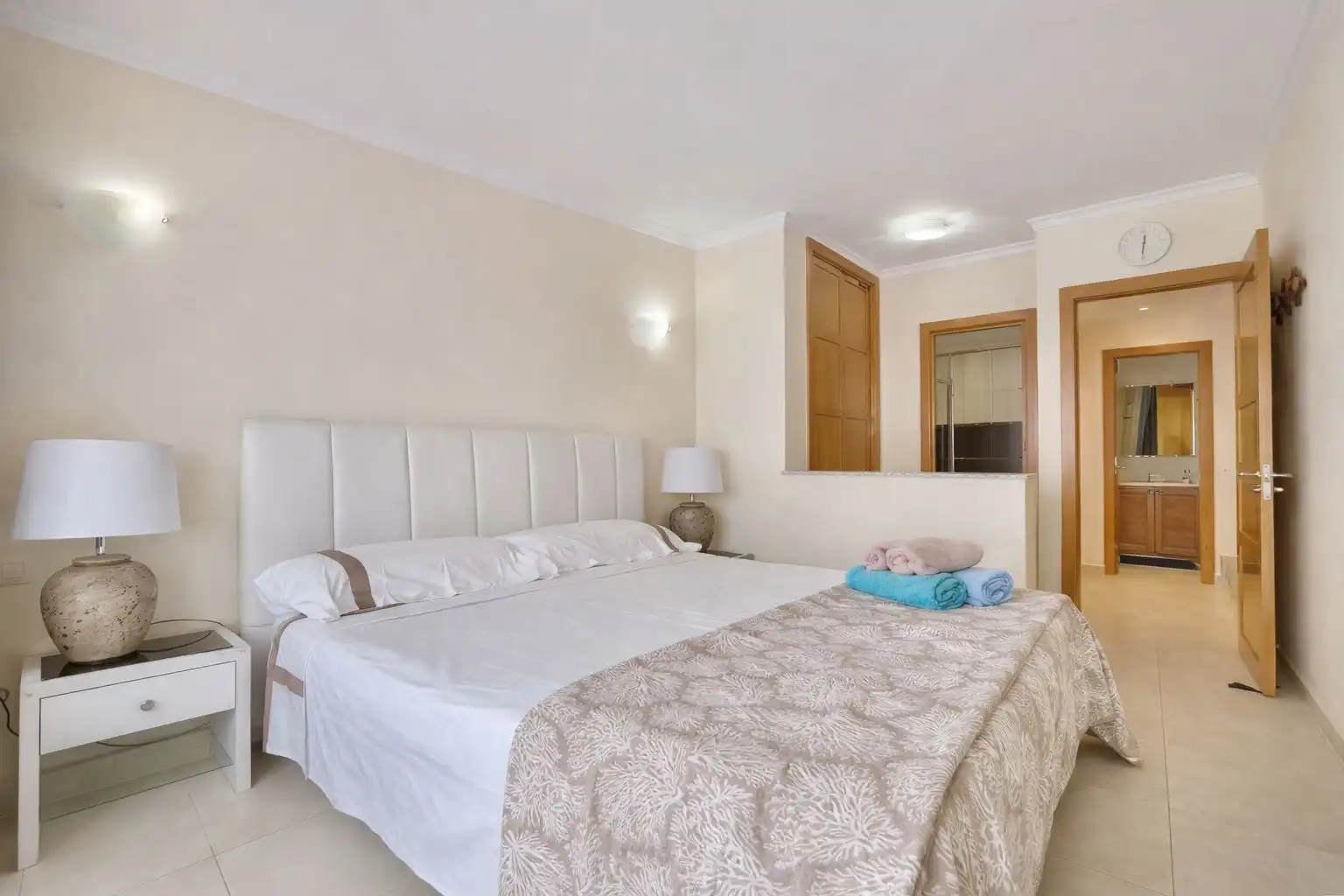 Charmante hoekwoning met zeezicht en dakterras  foto 16