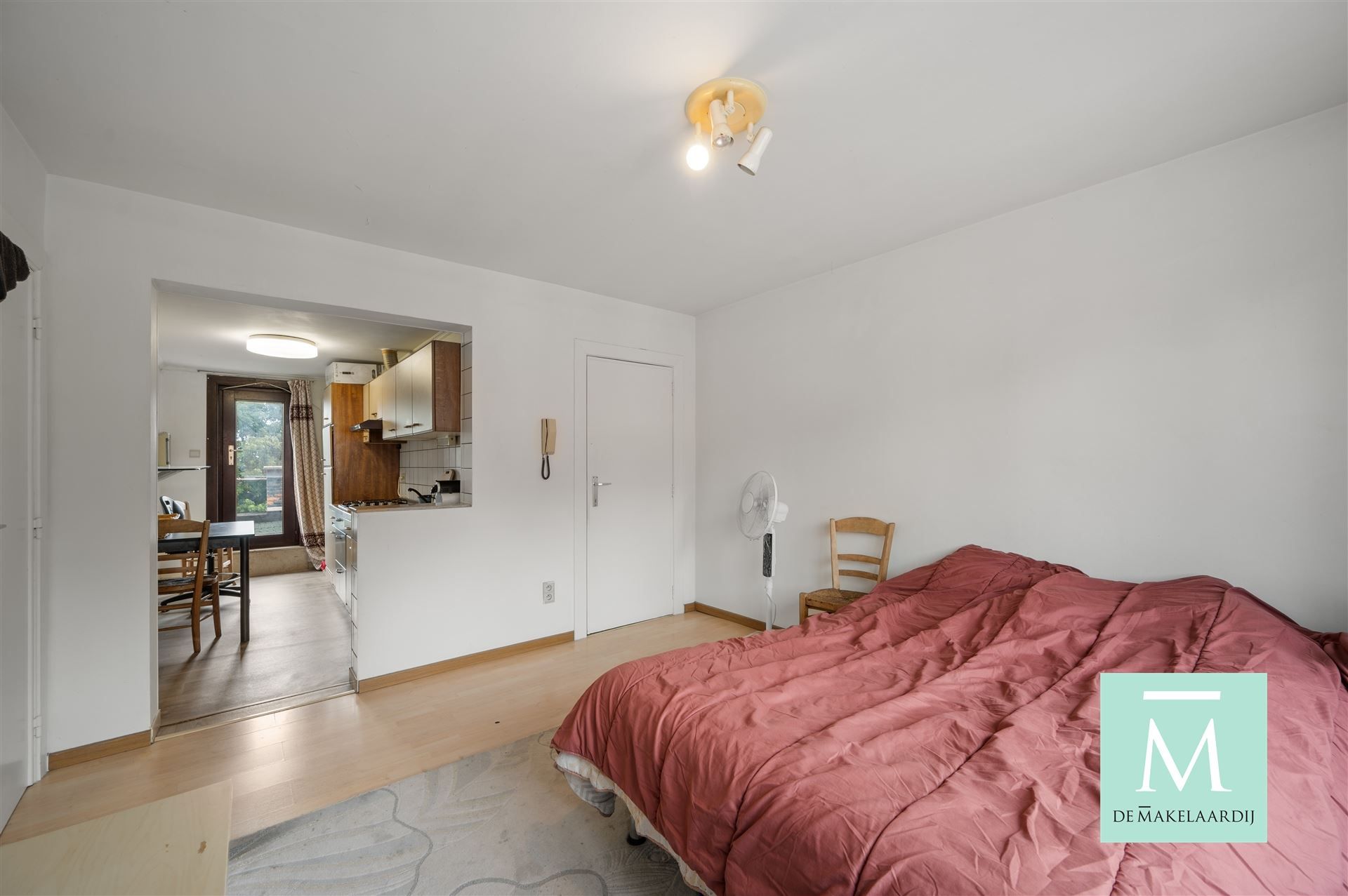 Te renoveren één-slaapkamer appartement op toplocatie in Mechelen. foto 3