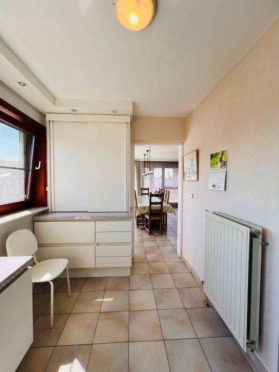 Ruim woonappartement met 3 slaapkamers en carport foto 12