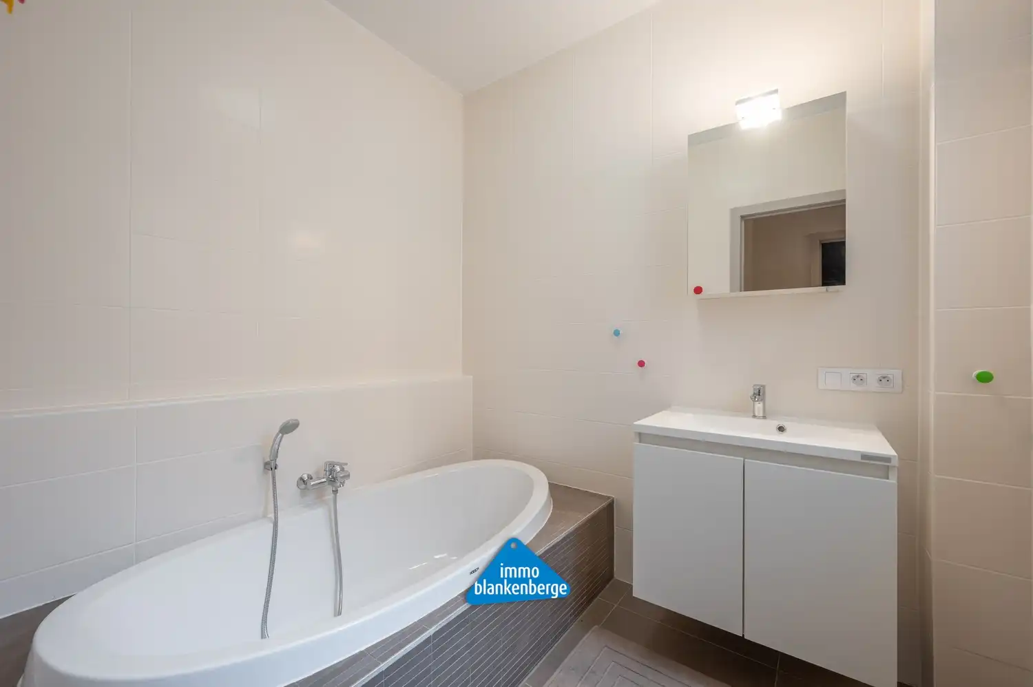 Uniek dakappartement met 3 slaapkamers en 2 badkamers. foto 17