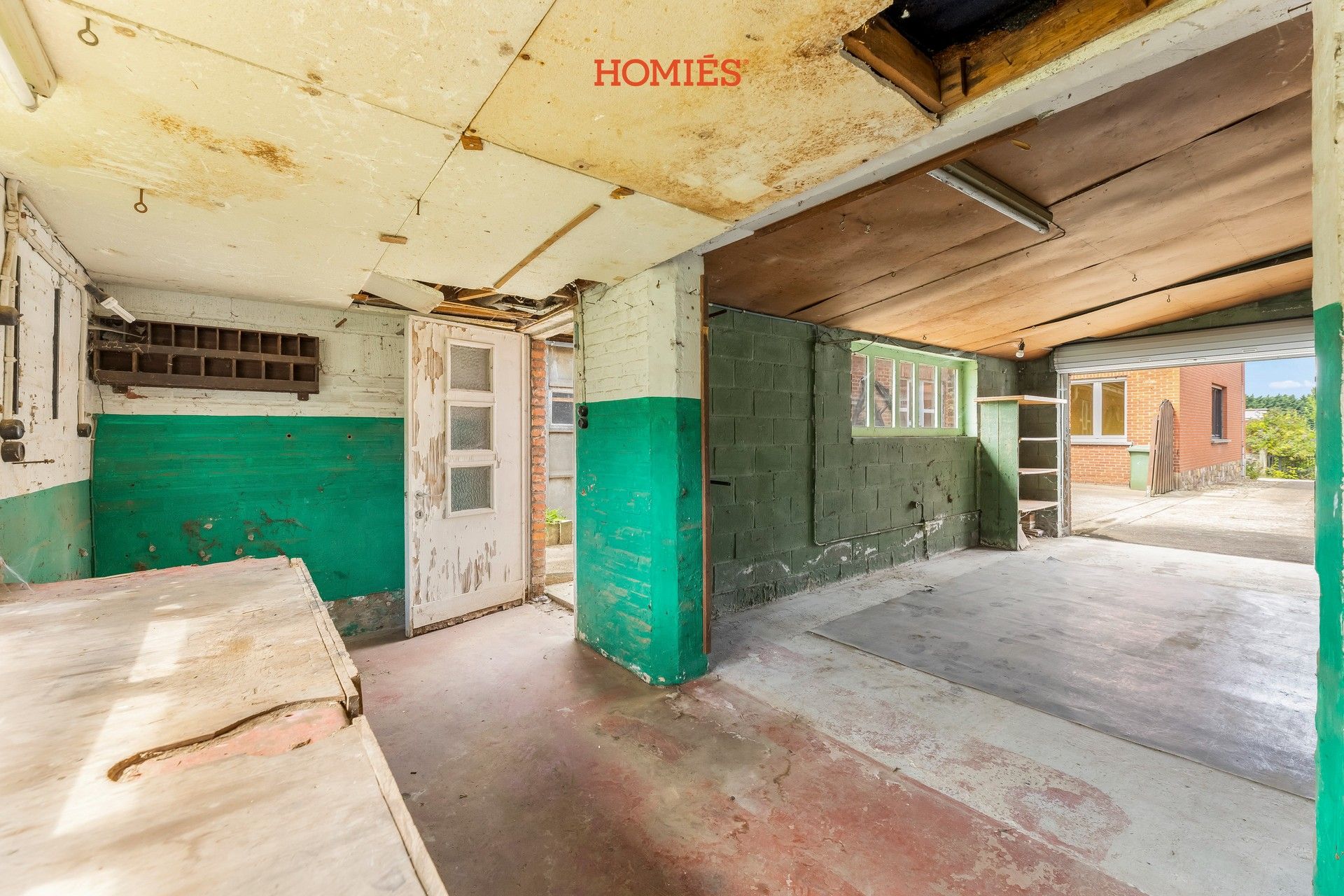 Te renoveren woning met veel potentieel foto 17