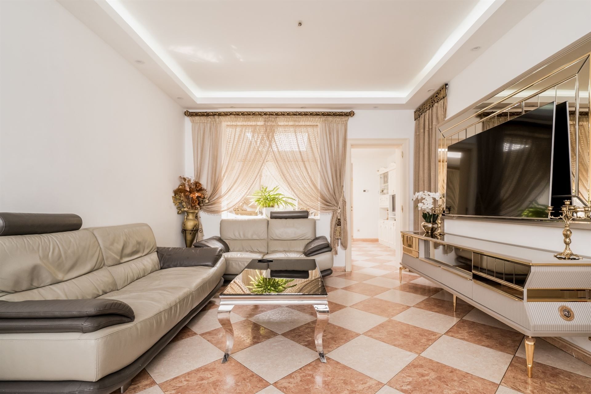 Instapklare woning met 3 slpks nabij station. foto {{pictureIndex}}