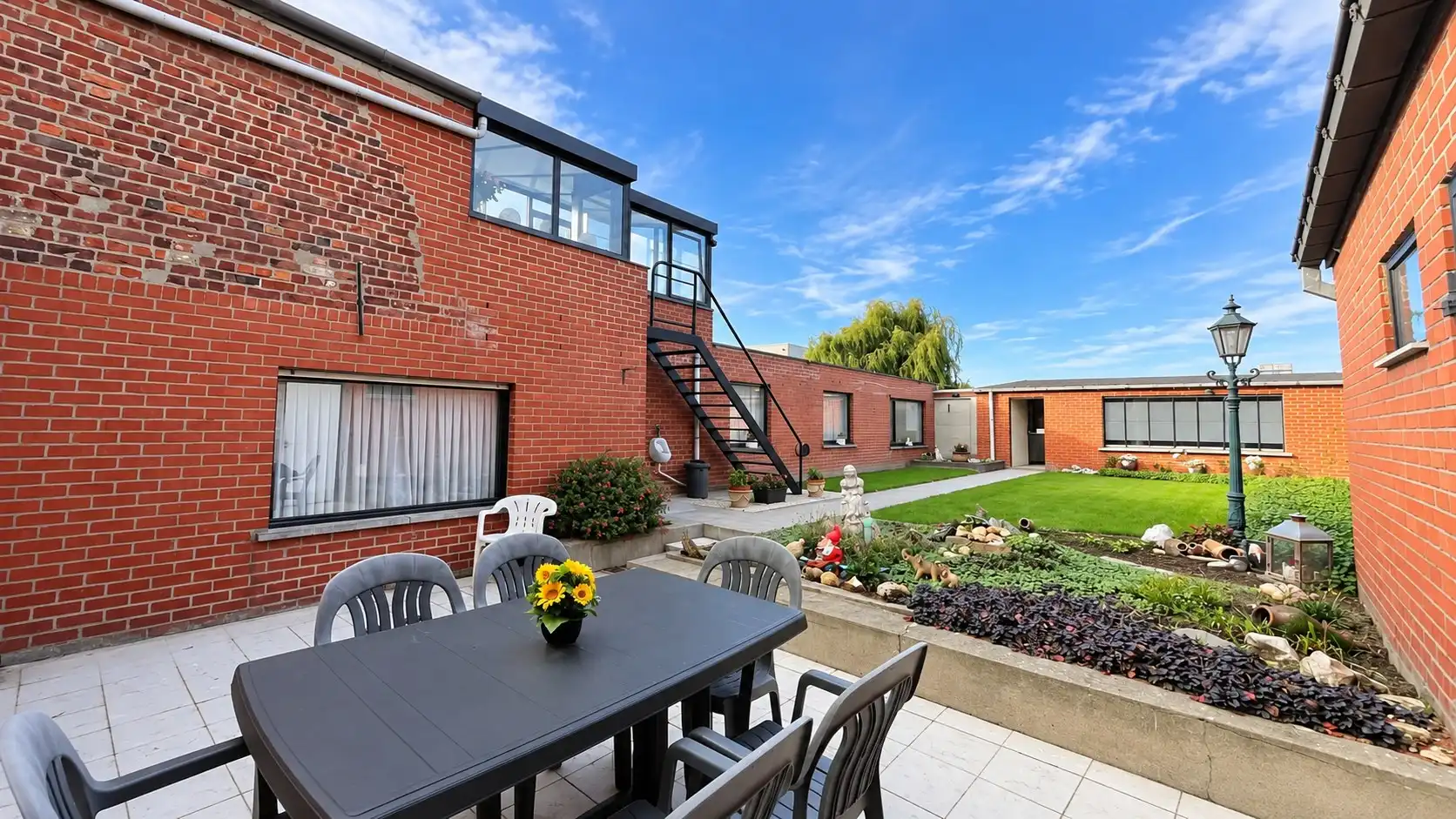Ruime woning met 5 mogelijke slaapkamers, 2 badkamers, grote garage, ... 641 m² foto 4