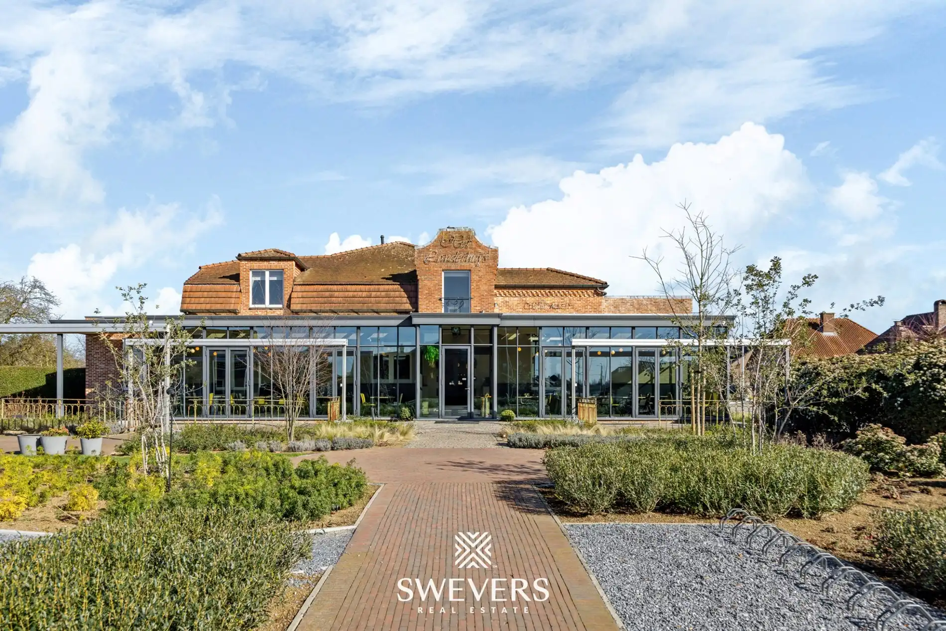 Gekende horecazaak (Het Landerhuys) te Koersel met appartement foto {{pictureIndex}}