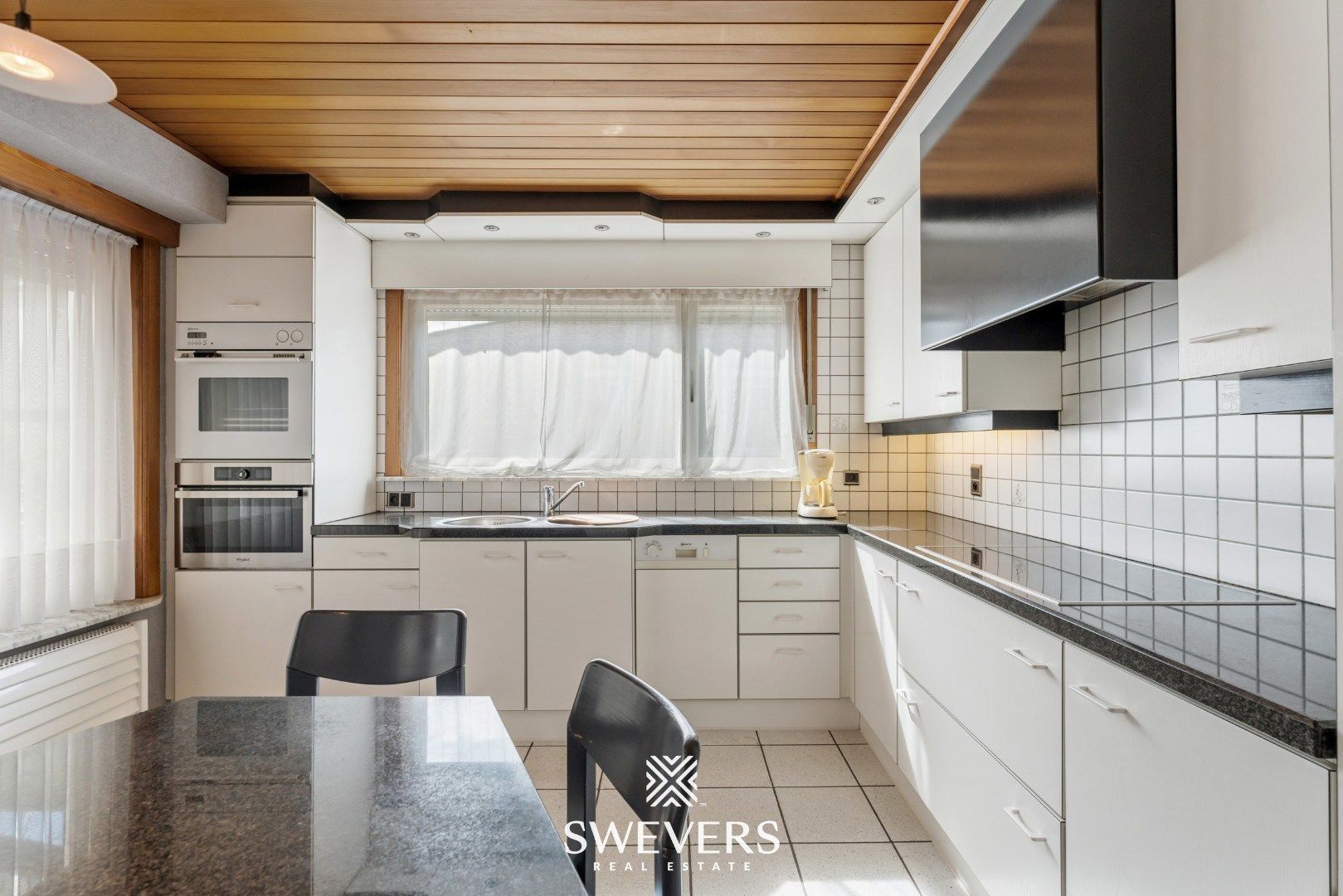 Ruime gezinswoning met 5 SLPK en veel potentieel in groene omgeving foto 9