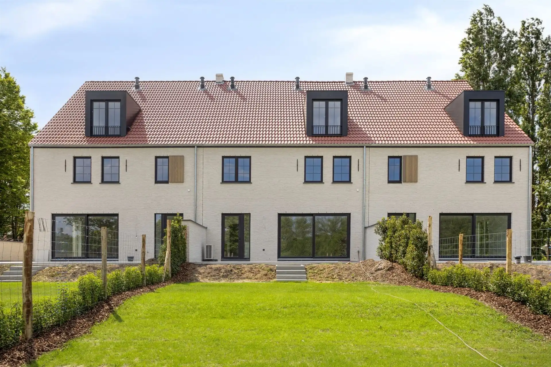 Prachtige nieuwbouw in rustige straat foto 3