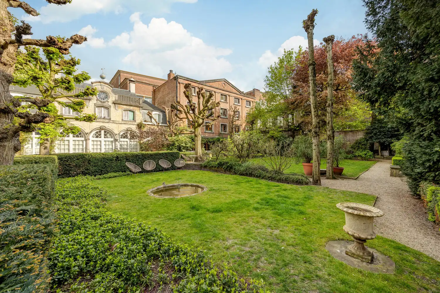 Een zeldzaam en groen privilige in het hart van Antwerpen: wonen in het historische Venushof foto 7