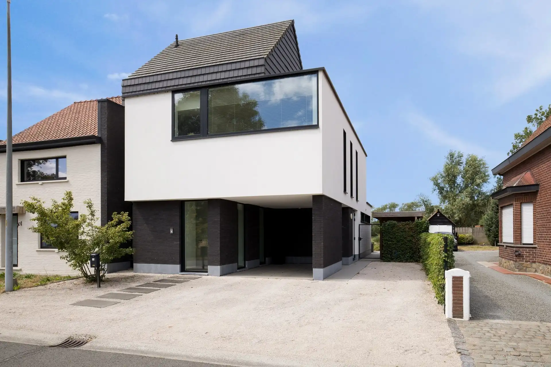 Prachtige, architecturale parel in Laarne. foto {{pictureIndex}}