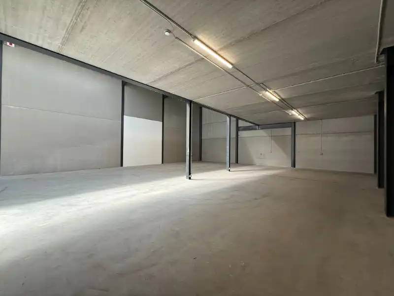 Magazijn van 288 m² +  mezzanine 160 m² en 2 parkeerplaatsen + buitenopslag foto 7