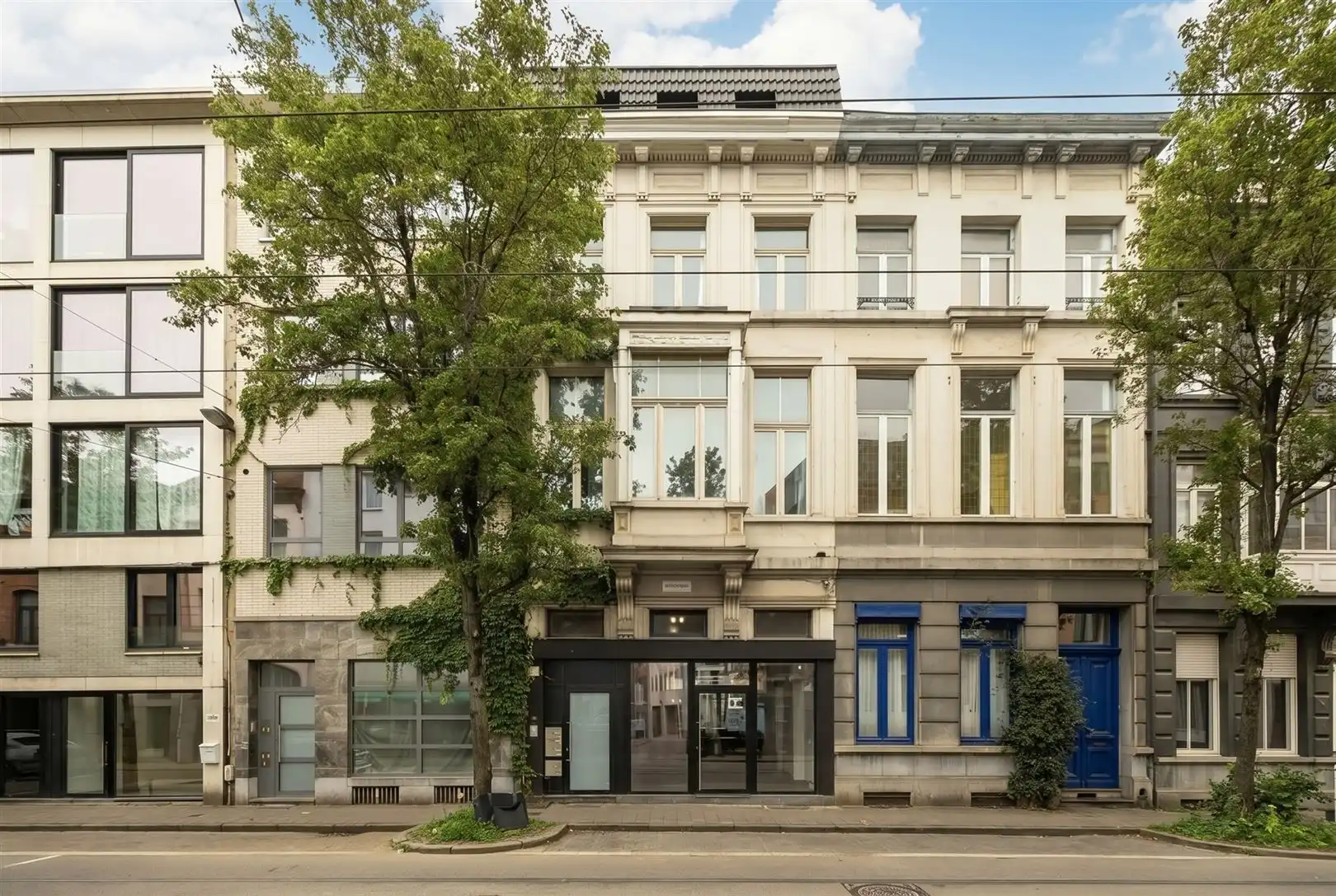 Gebouw met diverse mogelijkheden foto {{pictureIndex}}