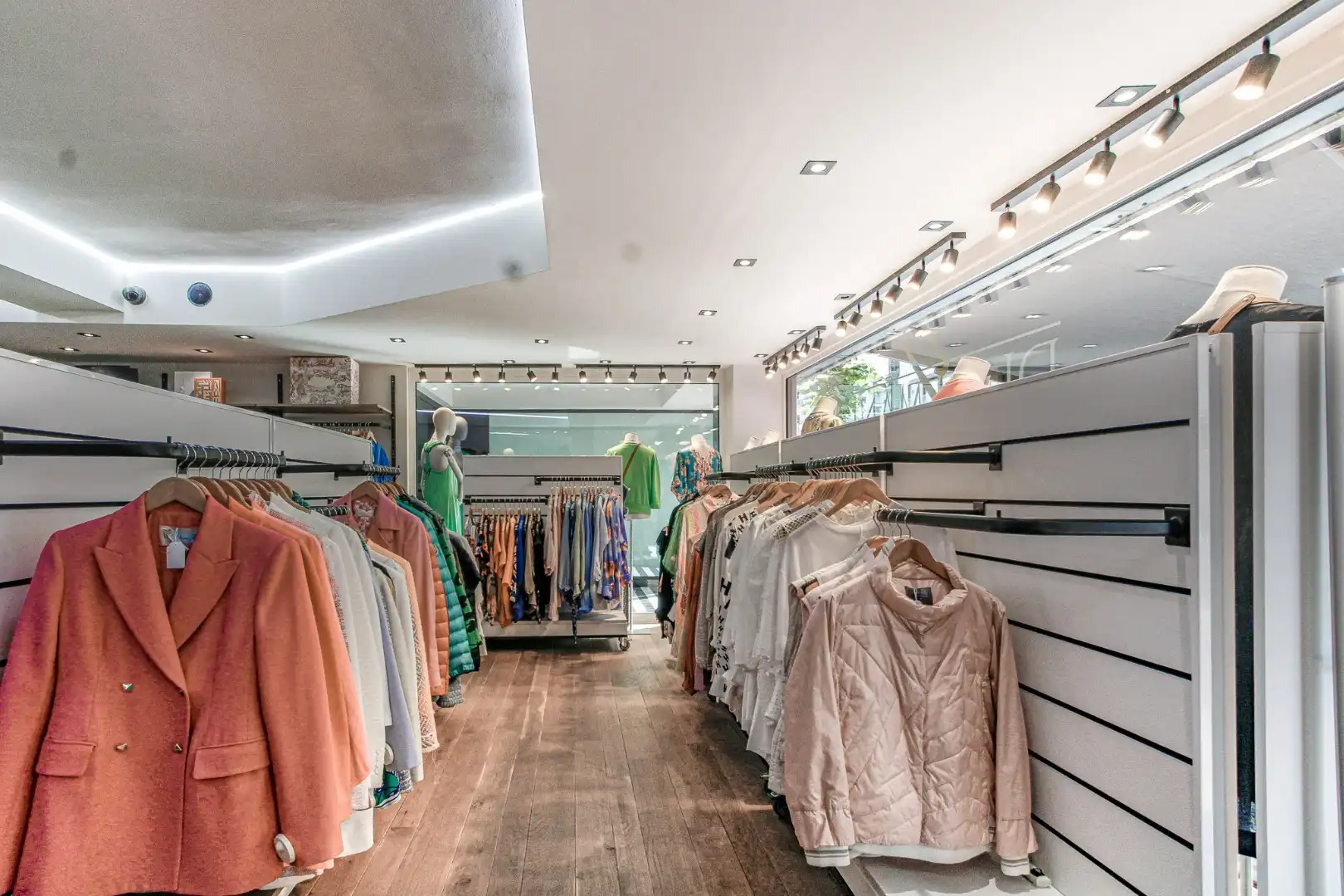 Handelspand te huur – overname handelsfonds luxe tweedehands kleding Dumortierlaan foto 6