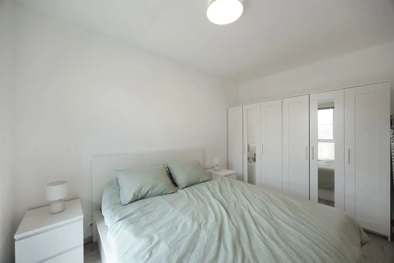 Modern en licht appartement met terras in parkomgeving. foto 10