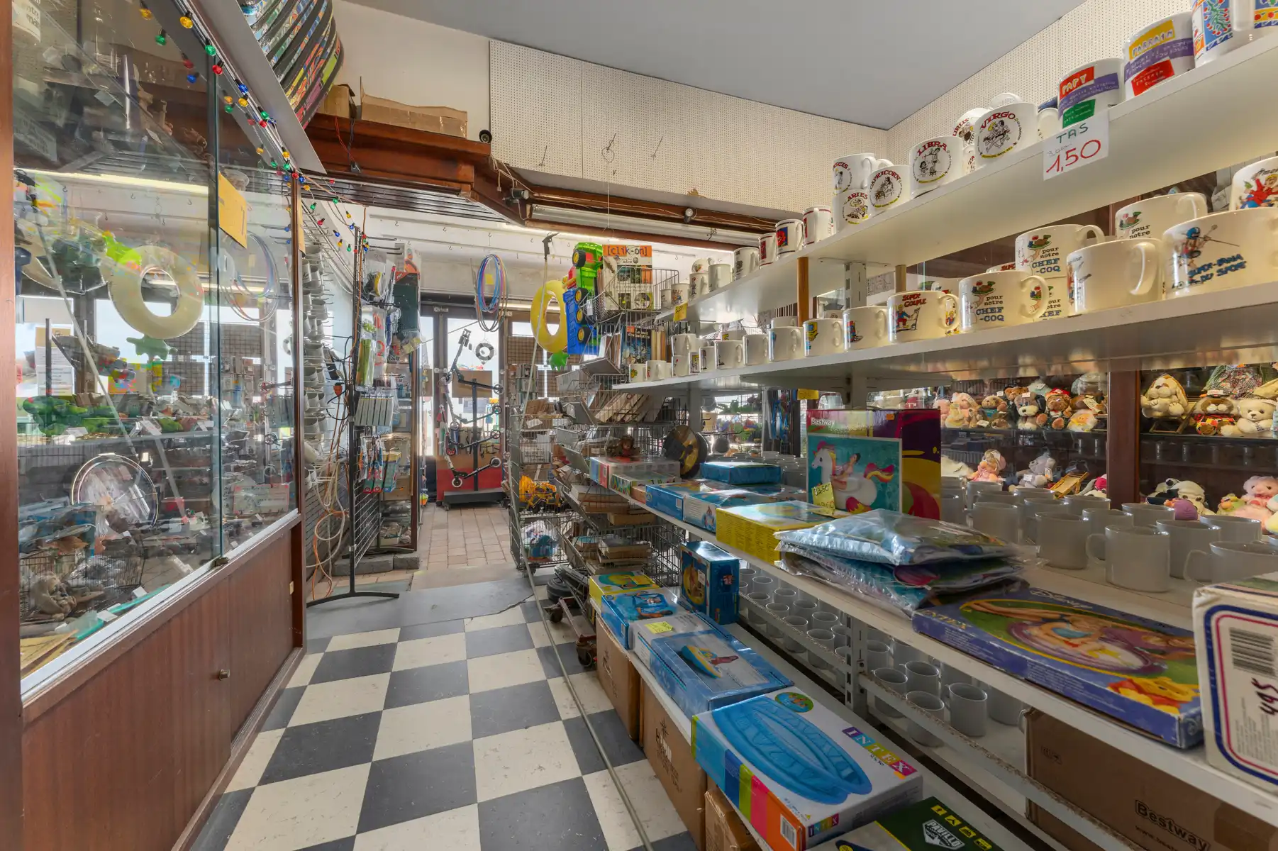 Dé strandwinkel van Sint-Idesbald staat te koop! foto 4