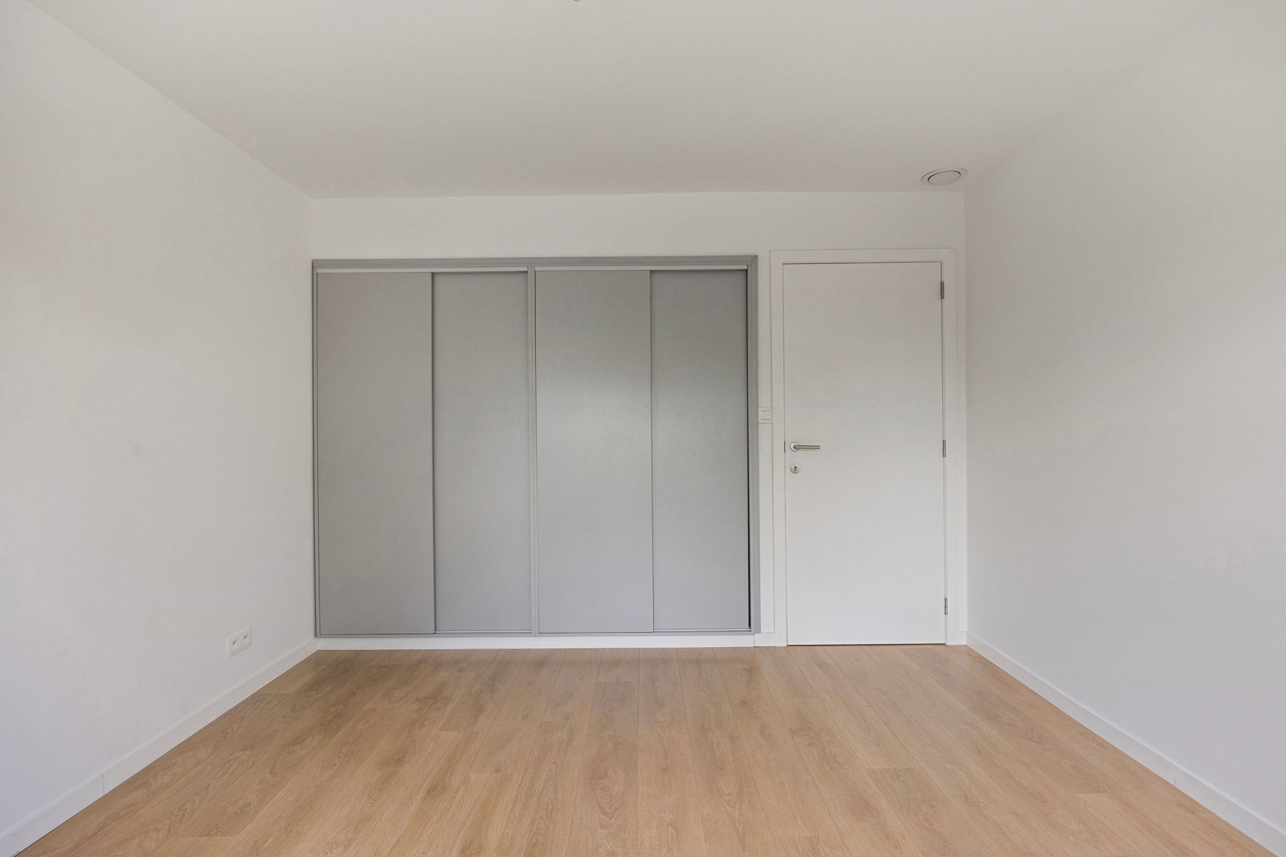 Gezinswoning met 3 slaapkamers, tuin en garage nabij centrum foto 16