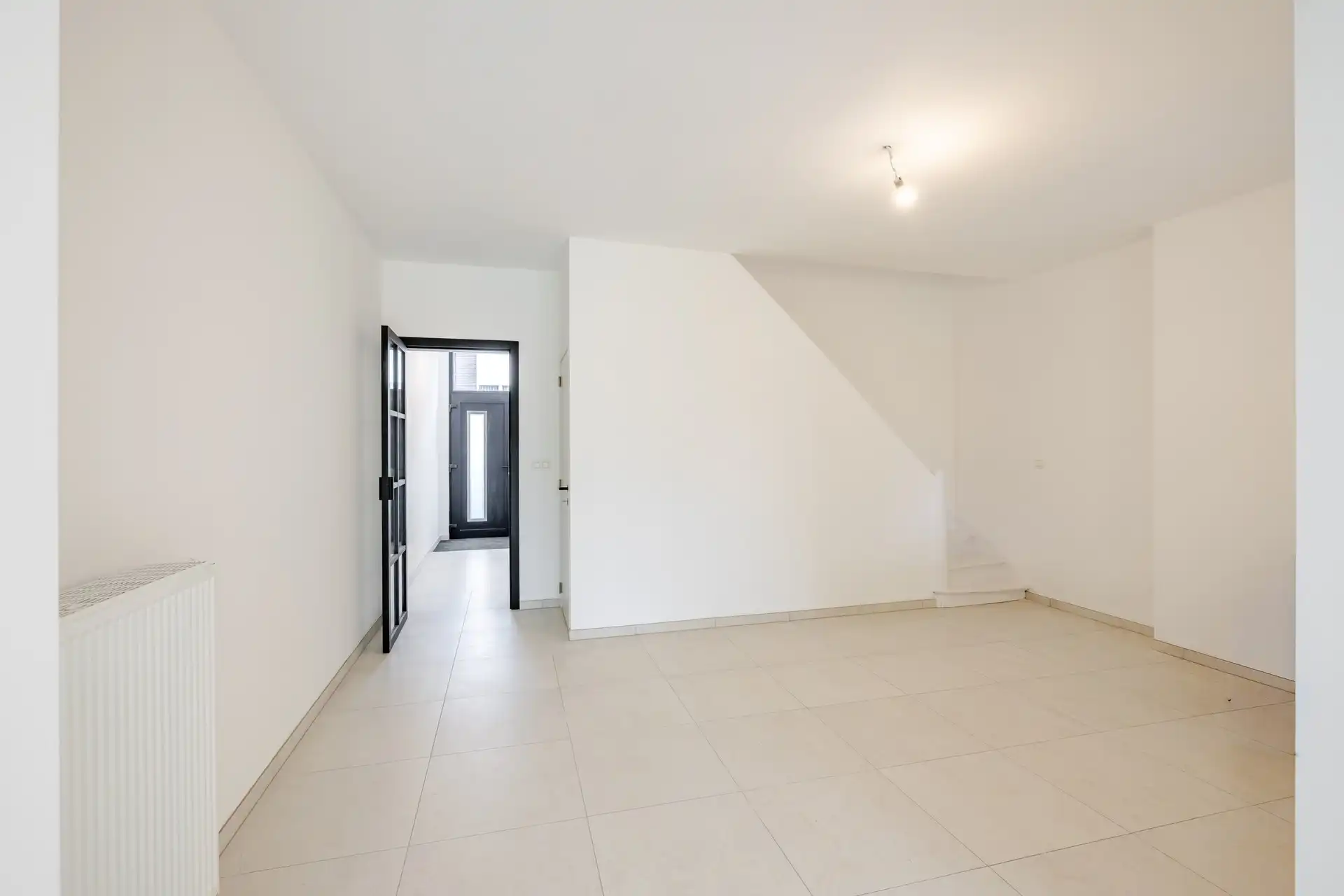 Volledig gerenoveerde gezinswoning met 4 slaapkamers, garage en zonnige tuin in hartje Lede foto 5