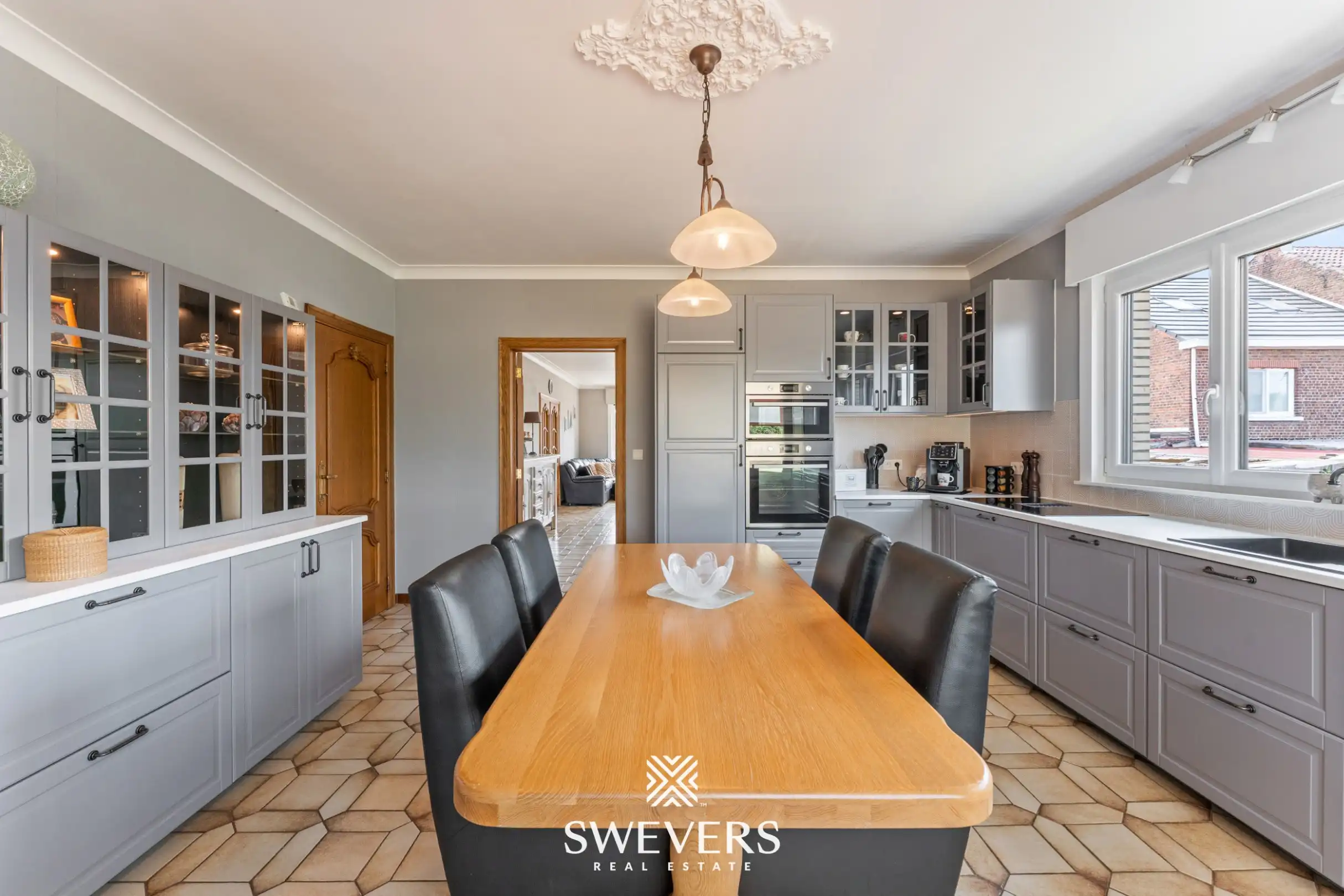 Ruime open bebouwing met 415 m² bewoonbare oppervlakte op 15a 50ca  foto 10