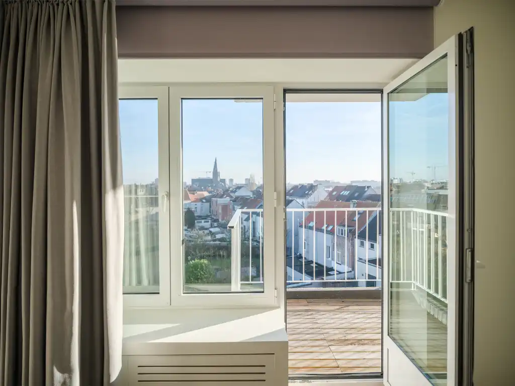 Ruim en lichtrijk 3 slpk appartement met terras nabij het station Gent-Sint-Pieters foto 3