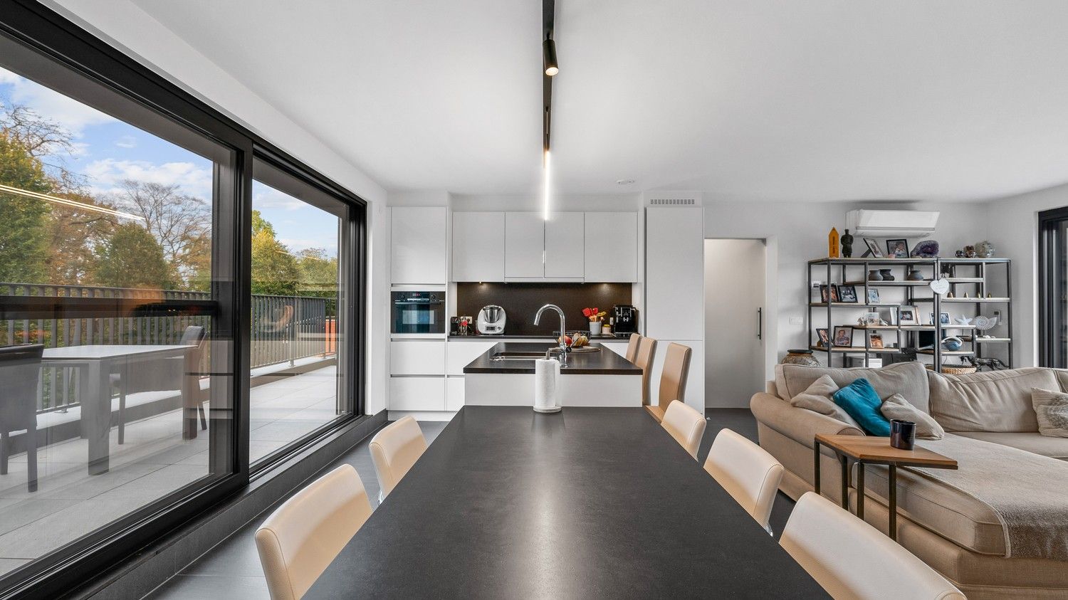 Instapklare duplex penthouse met 2 slaapkamers, drie terrassen, lift en 2 parkeerplaatsen foto 7