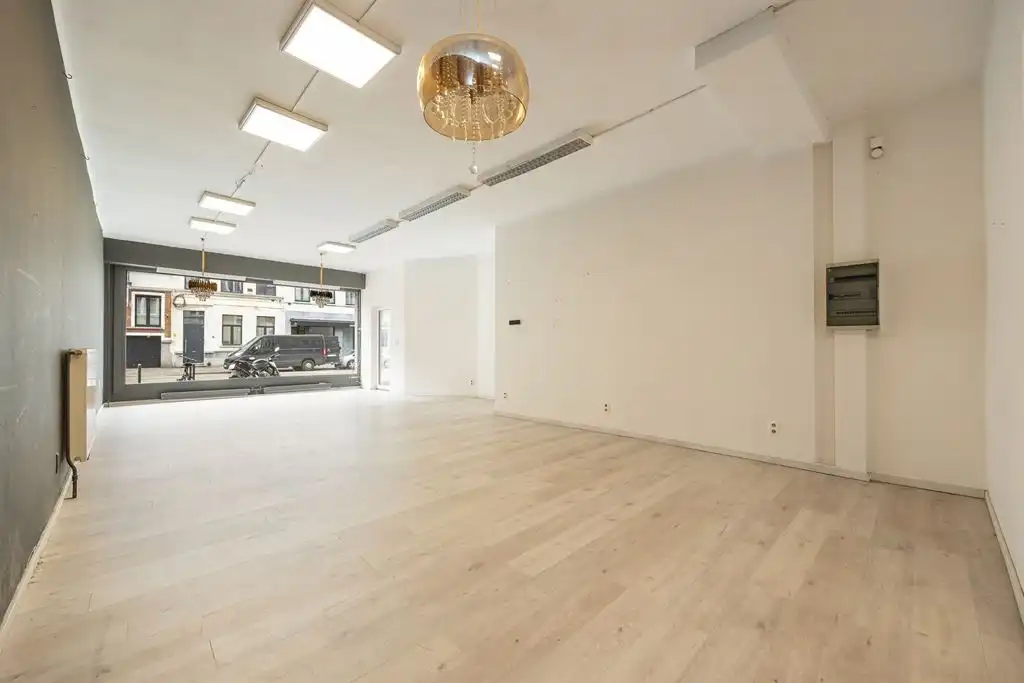 Ruime Handelsgelijkvloers met grote visibiliteit foto 5